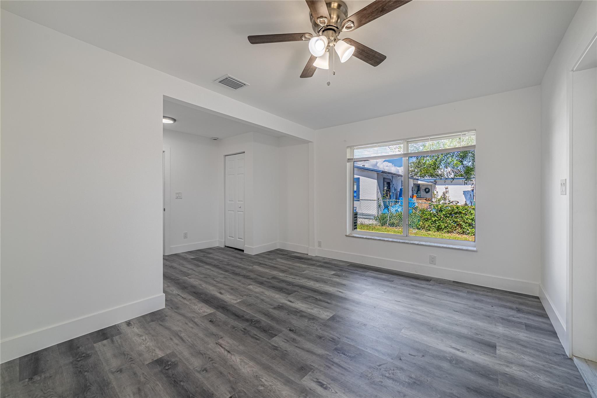 Commonwealth Manor 75-29 - Residential