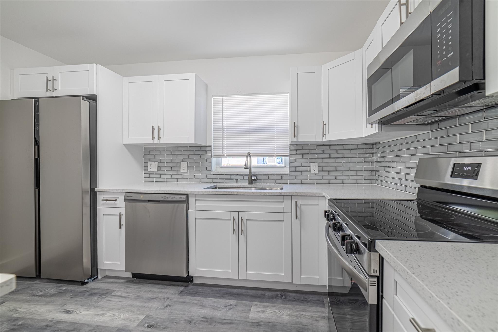 Commonwealth Manor 75-29 - Residential