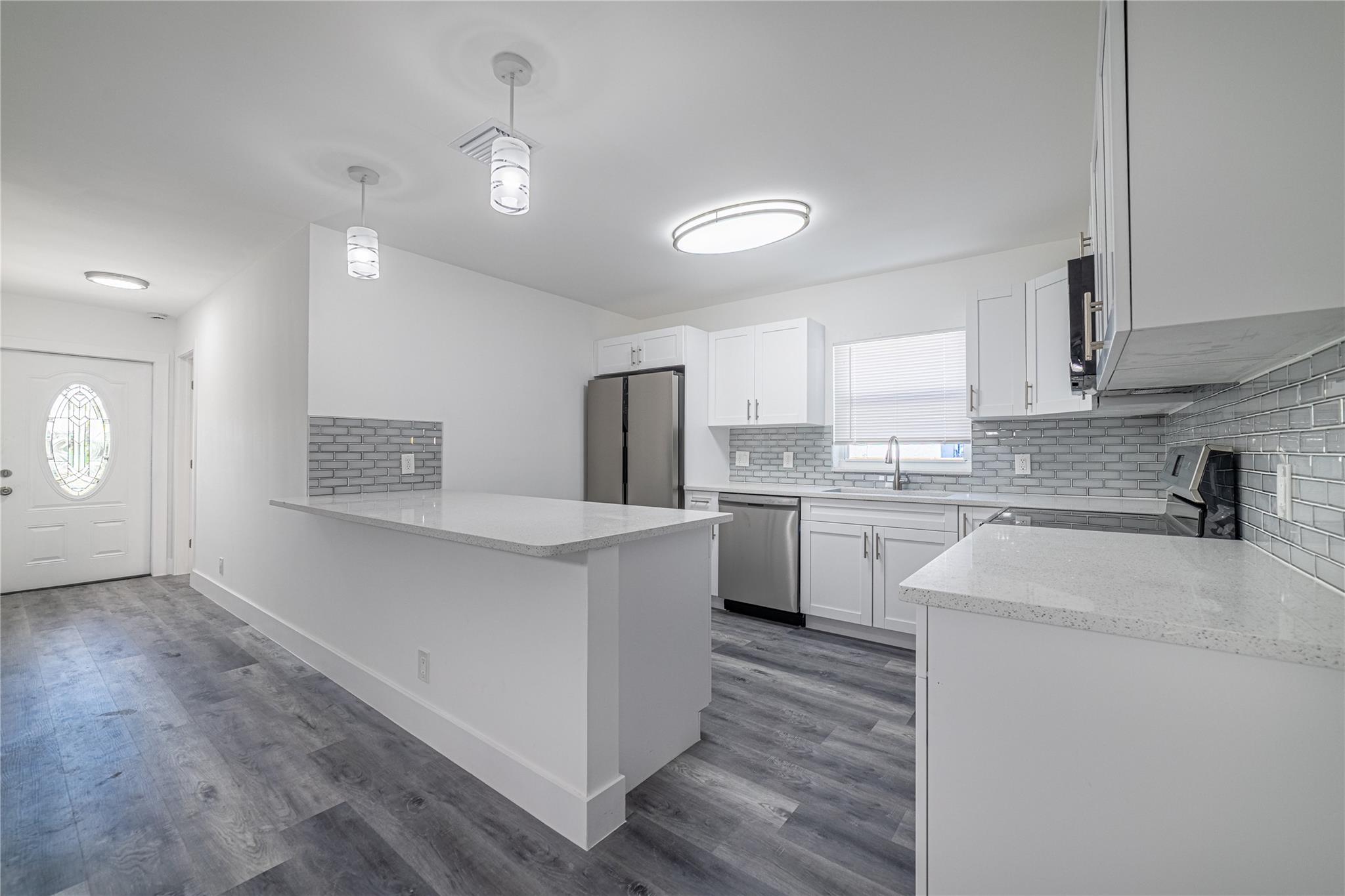 Commonwealth Manor 75-29 - Residential