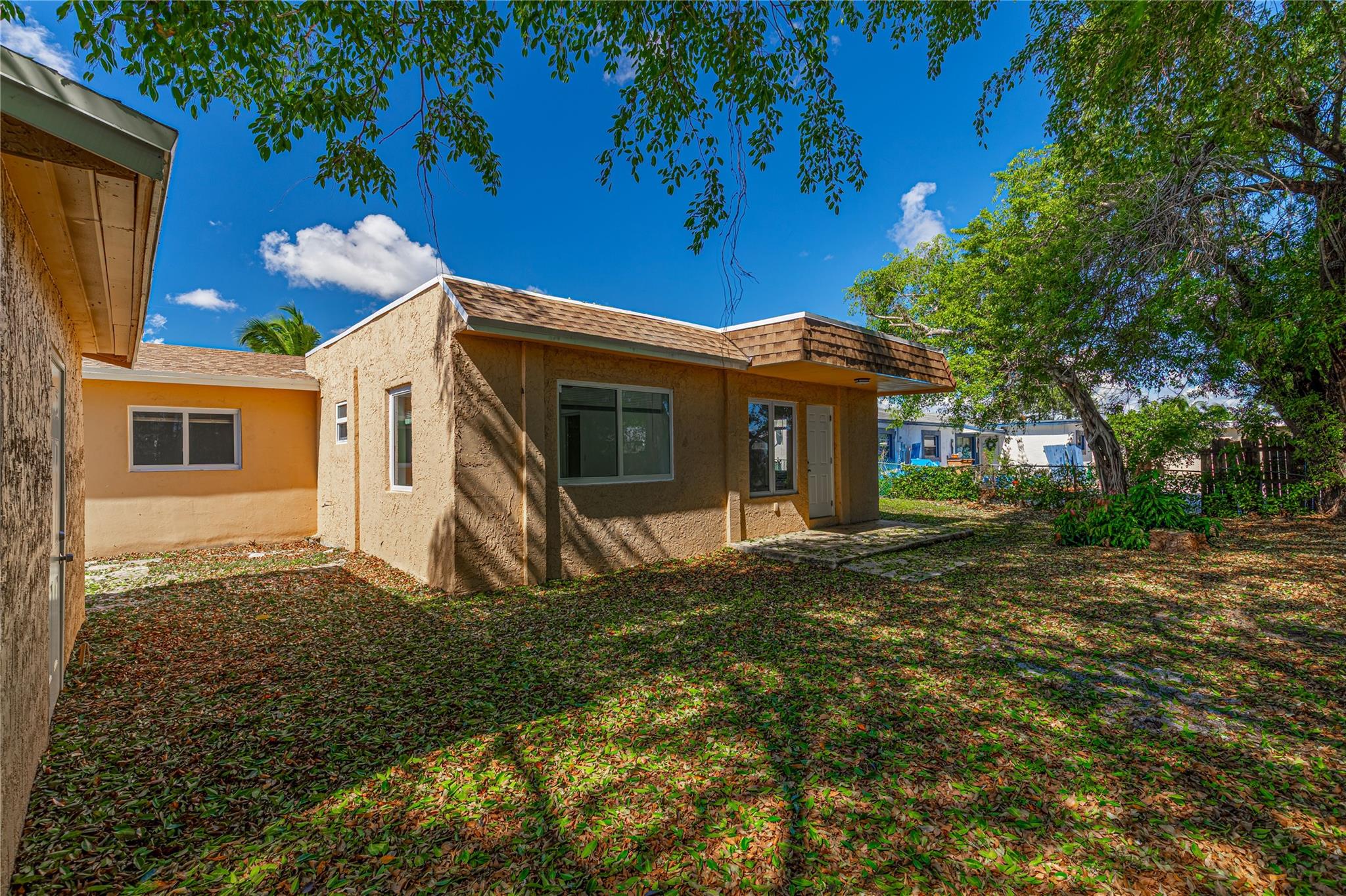 Commonwealth Manor 75-29 - Residential