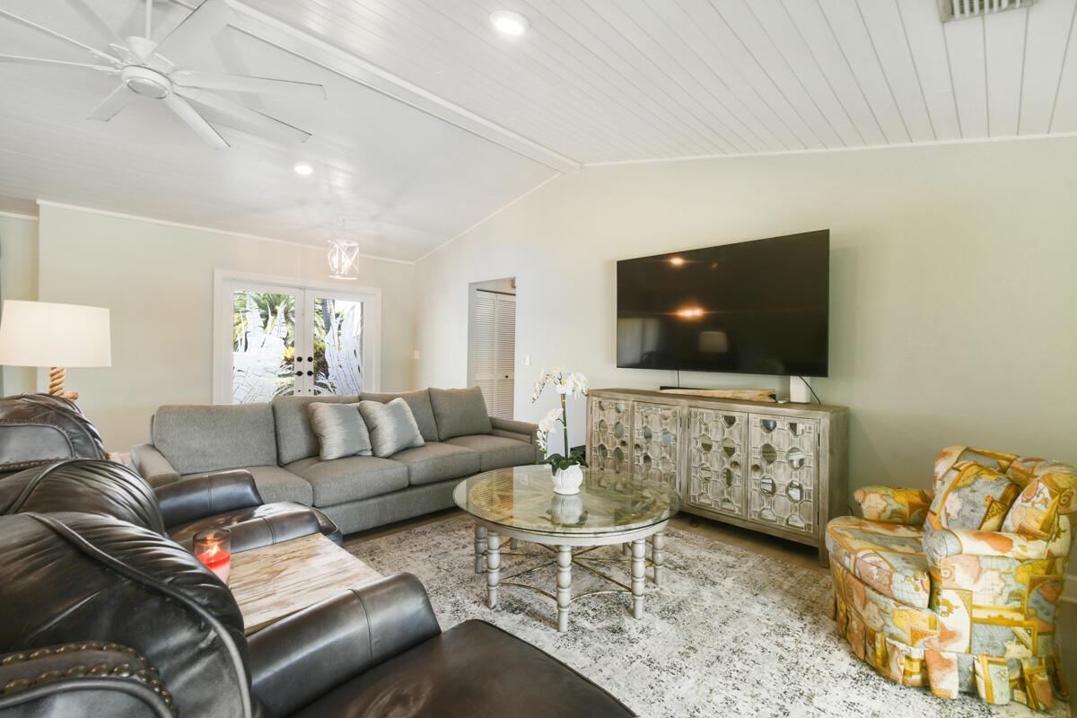 NORTH HOBE SOUND SHORES - Residential