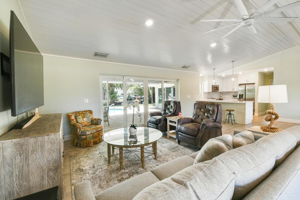 NORTH HOBE SOUND SHORES - Residential