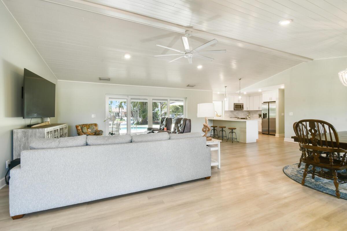 NORTH HOBE SOUND SHORES - Residential