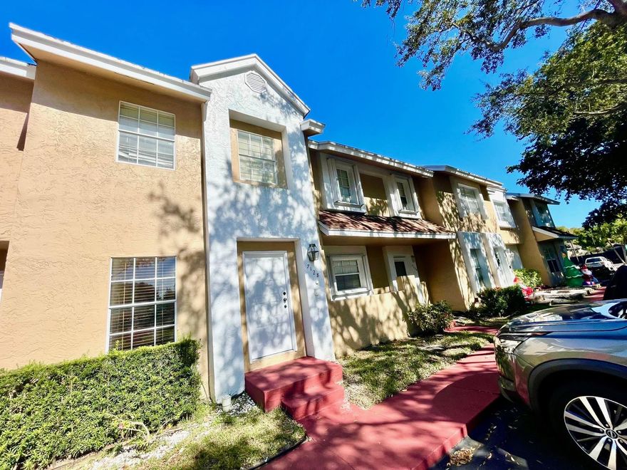 "For Rent" Amazing 2 bedroom 2 1/2-bathroom 2 story townhouse. Located in the sort after and rarely available Jasmine at Woodmont. Townhouse has been recently renovated. New Tiled & Laminate Flooring. Kitchen upgrades, Brand New Cabinets & Granite Countertops, Very Nicely Upgraded Bathroom(s), Newer "Ice Cold" Central A/C System- The Washer & Dryer are Inside Unit. Property is Conveniently located near Top Restaurants, shopping, schools, and entertainment. Nice Community Pool and Tennis Court. 1st Month, Last Month, One Month Security Deposit. Tenant Pays Electric & Water. Sorry, No Pets - No Min. Credit - Association Approval Process Takes Up to 30 Days. *Equal Housing Opportunity* 1st mo., Last mo., 1 Mo. Sec. Dep.- Sorry, No Pets- OFFERS MUST INCLUDE: EPro Realty 'Tenant Application' (See Attachments) & Rent Spree Application (See Link in MLS) Tenant's Driver's Licenses, ALL Tenant Income Verification=Last (3) Mo's Bank Statements or Last (3) Tenant's Pay Stubs), Credit Reports, Contract to Lease-Completely Filled-out. Missing Any of these Above Items, Your Offer Will Be Rejected - No Min Credit - EPro Realty Does NOT Authorize Other Realtors to Advertise our Rental Listings. Association "Tenant" Application Link See Attachment(s). Assoc Charges $150 application fee per adult 18 or over and married couple. nonrefundable-Up to 30-day approval process.