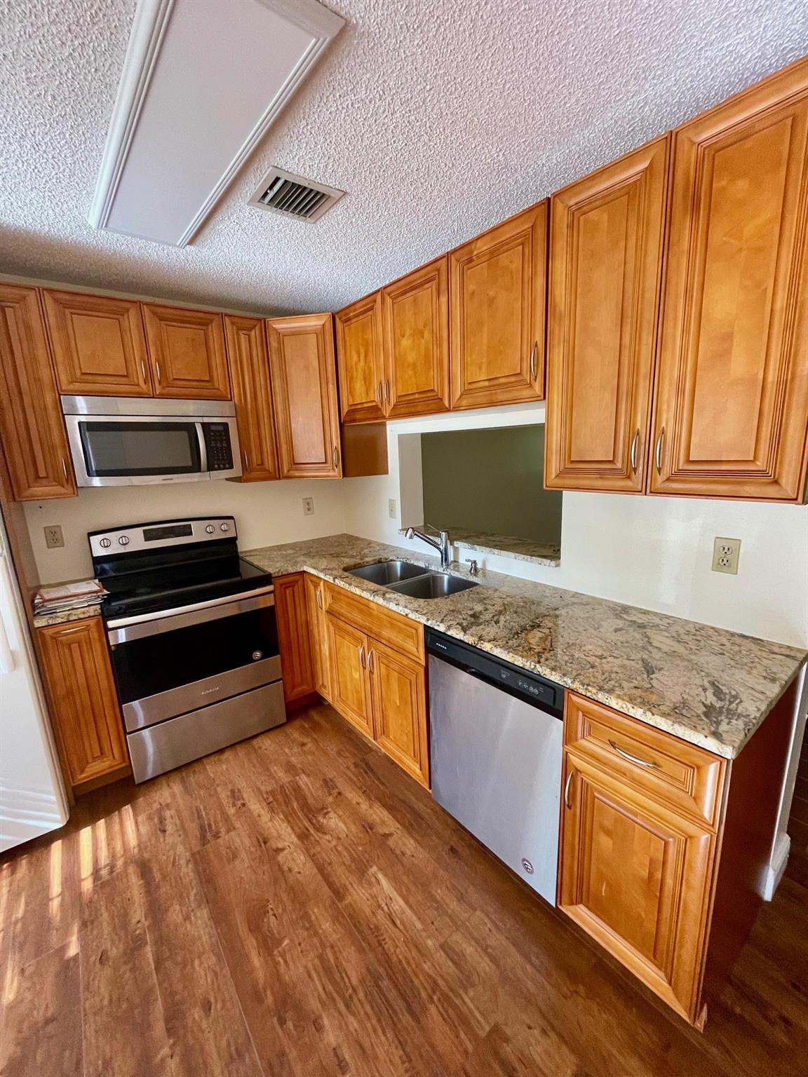 CYPRESS AT WOODMONT III - Residential Lease