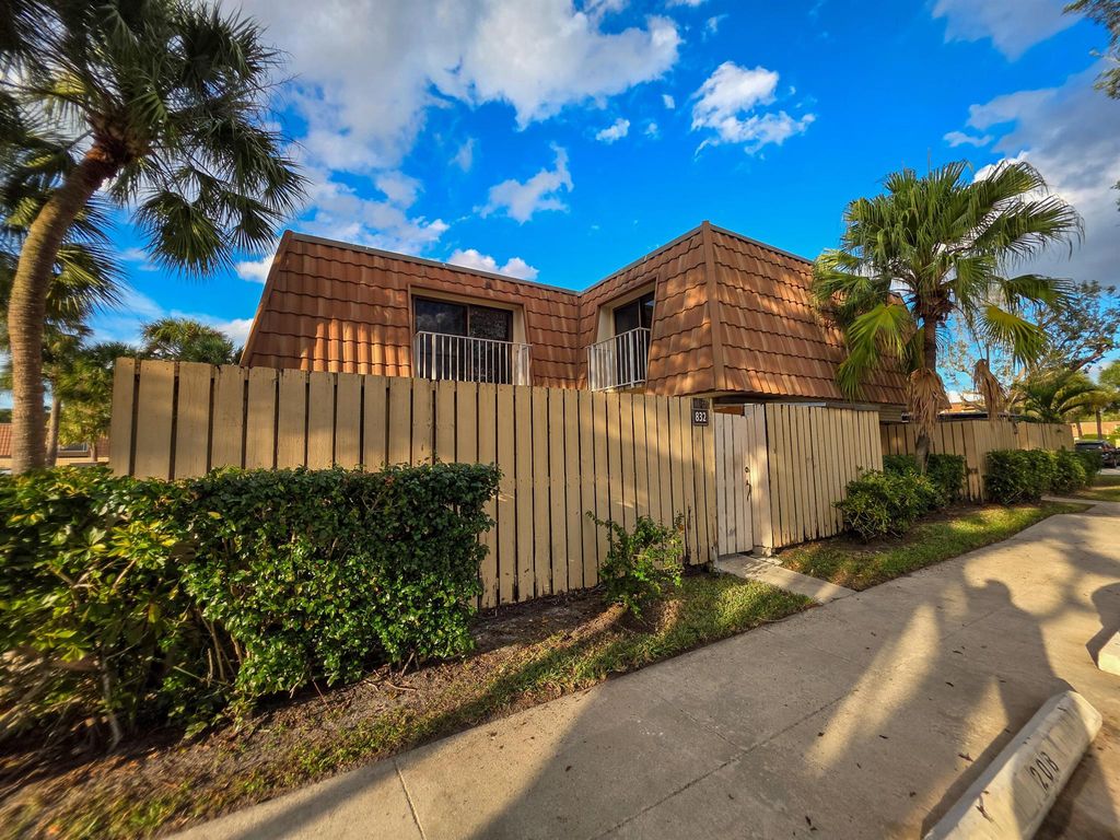 Photo of 832 Blue Ridge Circle, West Palm Beach, FL 33409 (MLS # R11149718)