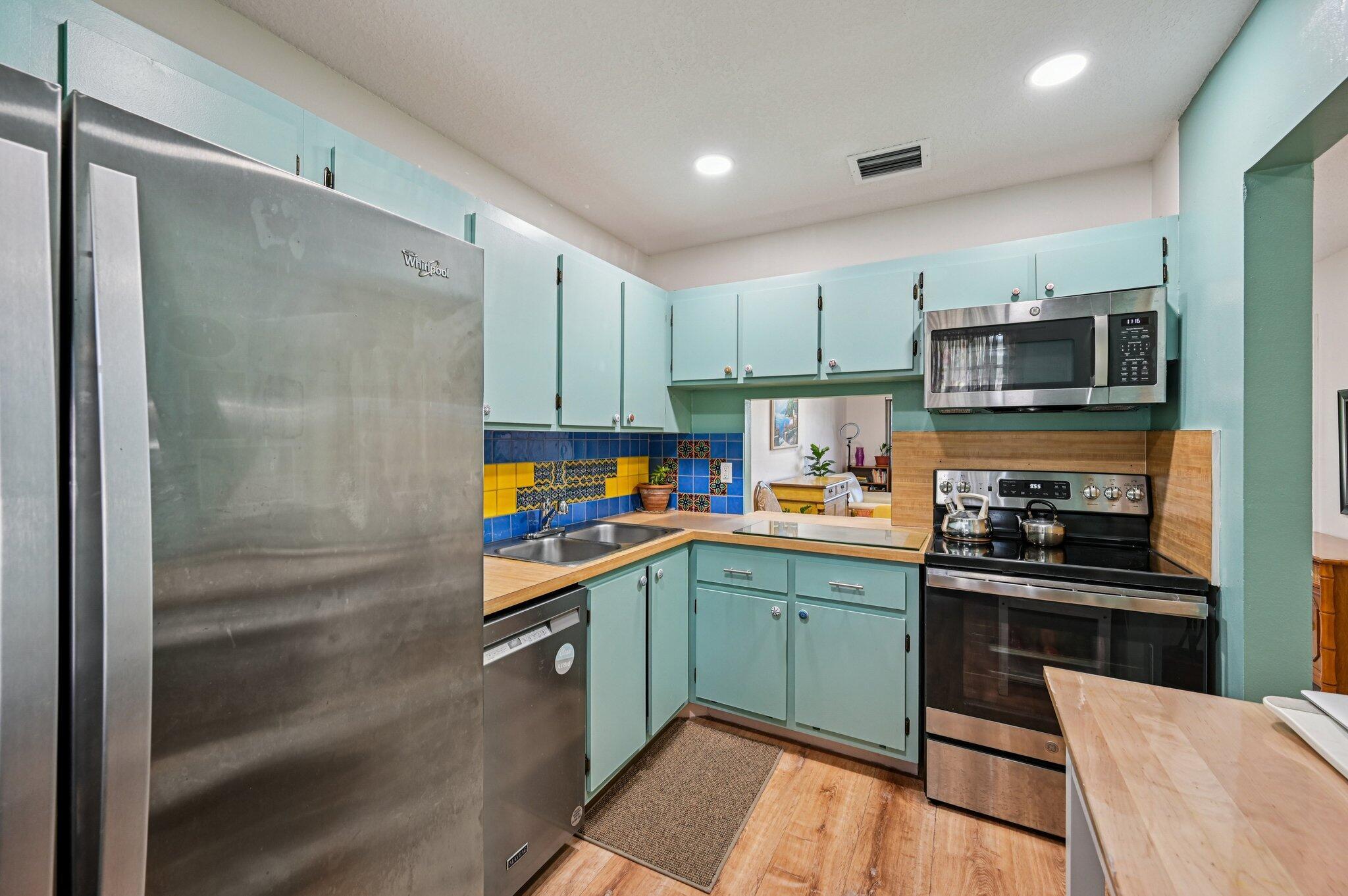 Golden Lakes Village Cond - Residential