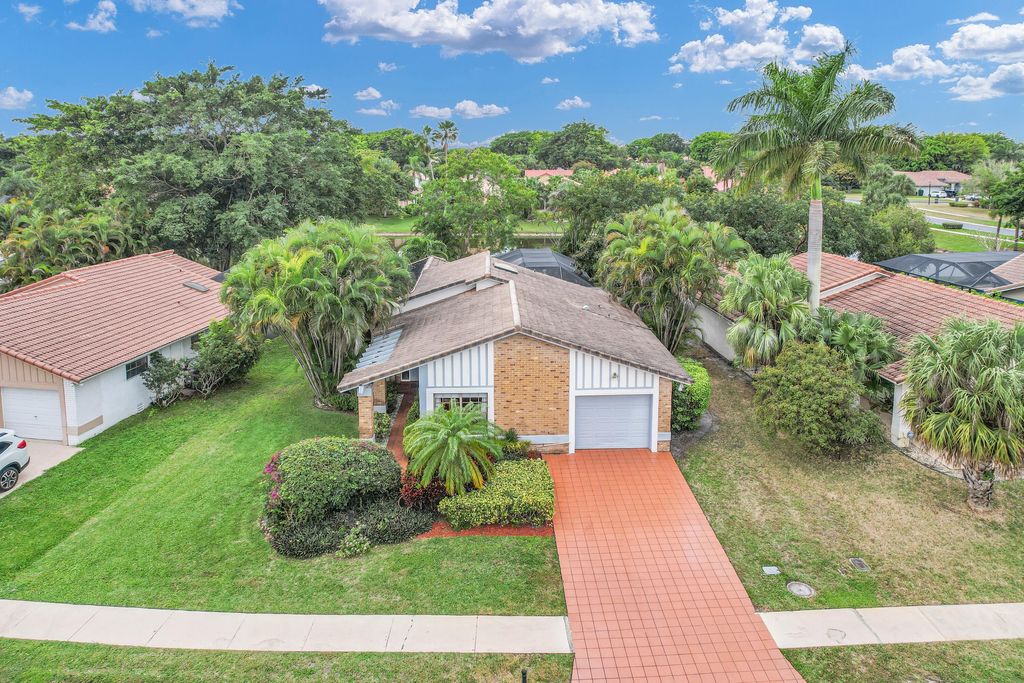 Photo of 10090 Camelback Lane, Boca Raton, FL 33498 (MLS # R11049098)