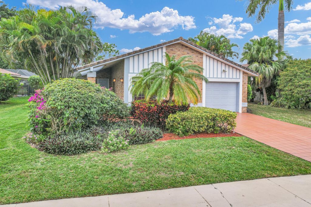 Photo of 10090 Camelback Lane, Boca Raton, FL 33498 (MLS # R11049098)