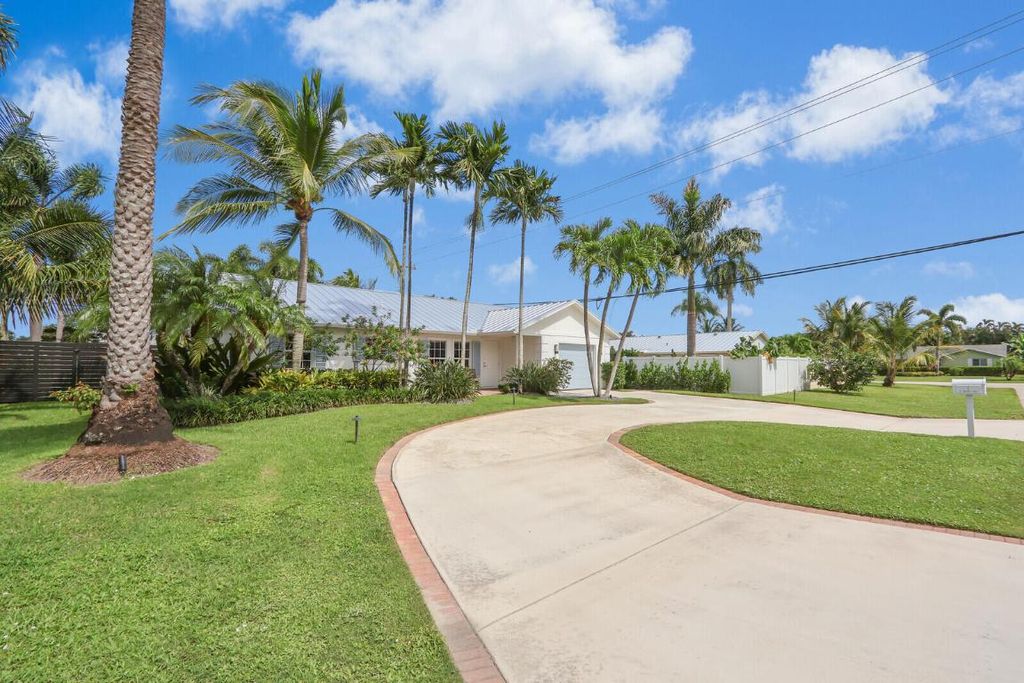 Photo of 1 Beverly Road W, Jupiter, FL 33469 (MLS # R11140959)