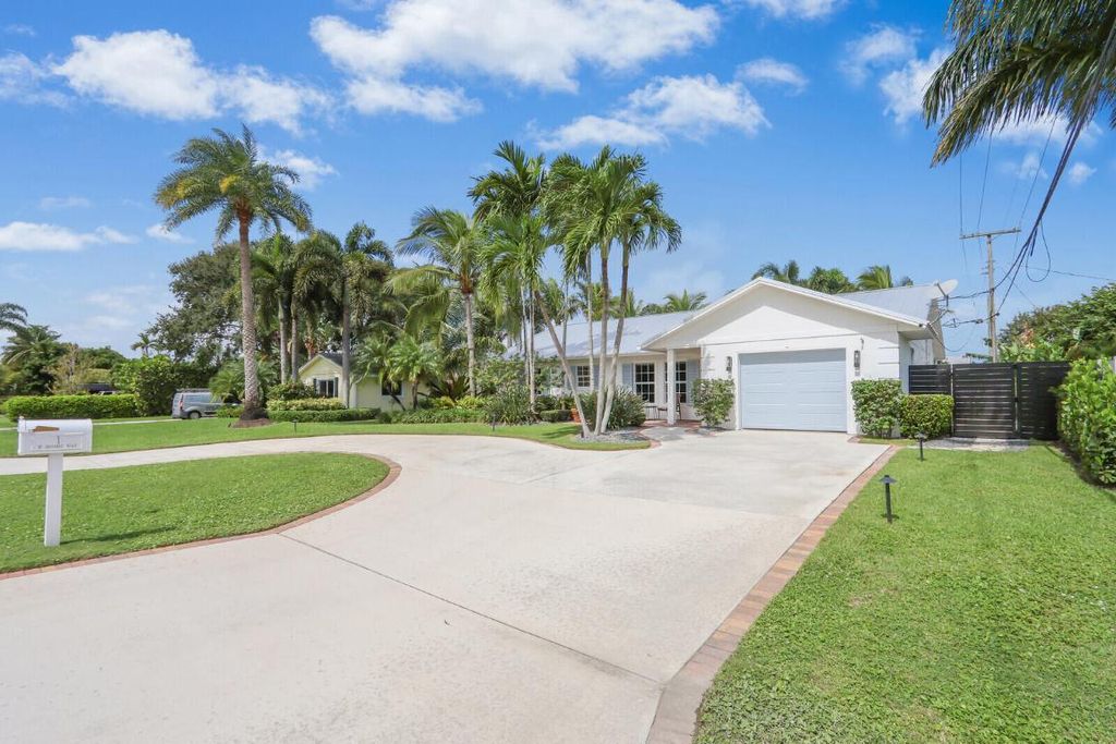 Photo of 1 Beverly Road W, Jupiter, FL 33469 (MLS # R11140959)