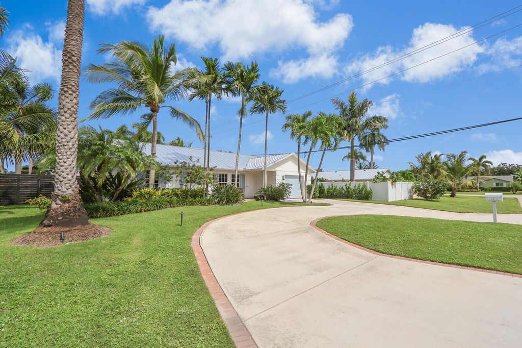 Photo of 1 Beverly Road W, Jupiter, FL 33469 (MLS # R11140959)