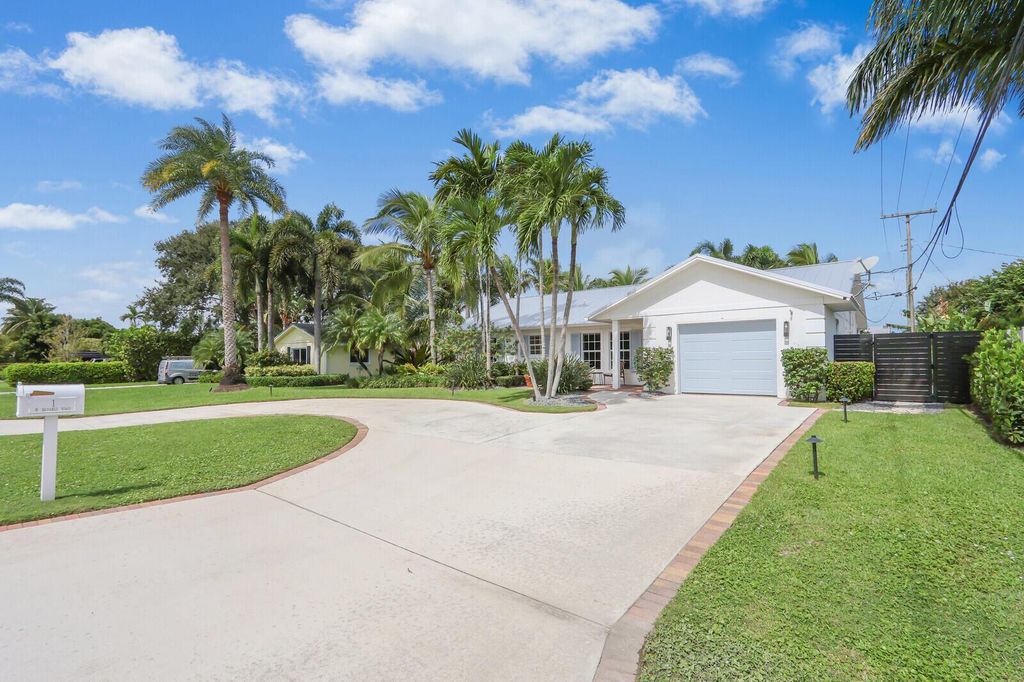 Photo of 1 Beverly Road W, Jupiter, FL 33469 (MLS # R11140959)