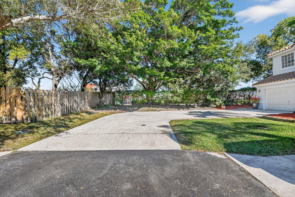 Photo of 7132 Craw Key Way, Lake Worth, FL 33467 (MLS # R11157801)