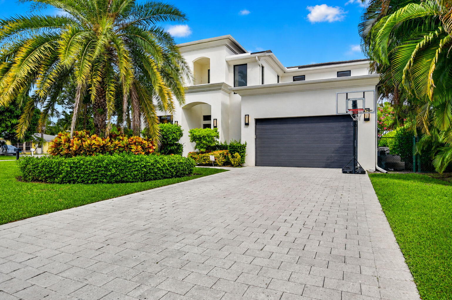 512 Lake Drive