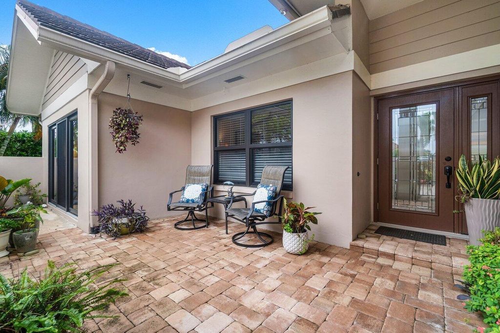 Photo of 143 Coventry Place, Palm Beach Gardens, FL 33418 (MLS # R11027228)