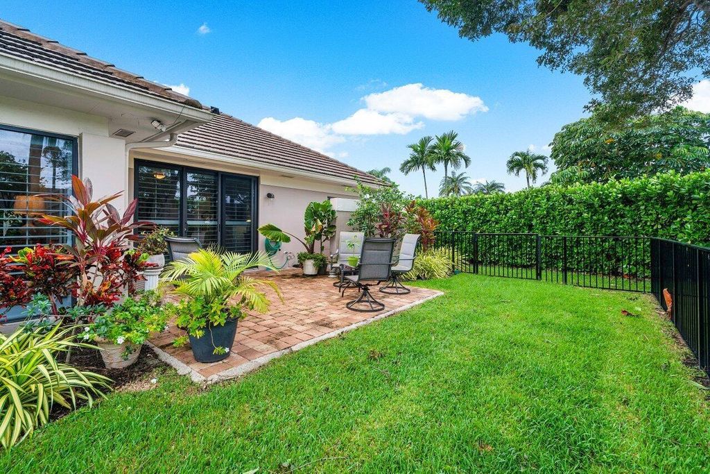 Photo of 143 Coventry Place, Palm Beach Gardens, FL 33418 (MLS # R11027228)