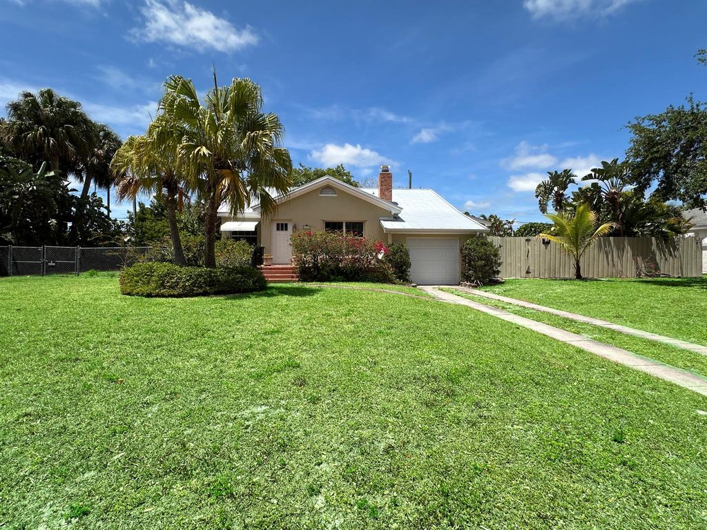 Photo of 1017 Colonial Road, Fort Pierce, FL 34950 (MLS # R10980166)