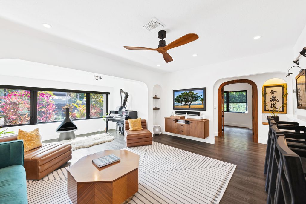 Photo of 1529 NE 17th Avenue, Fort Lauderdale, FL 33304 (MLS # B26018807)