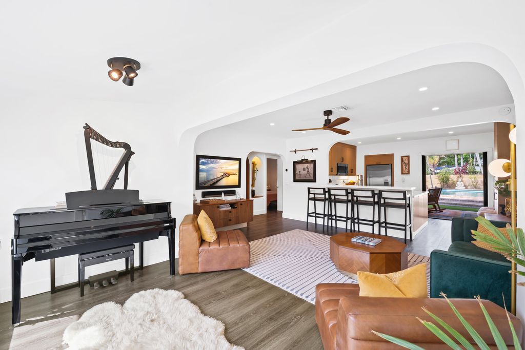 Photo of 1529 NE 17th Avenue, Fort Lauderdale, FL 33304 (MLS # B26018807)