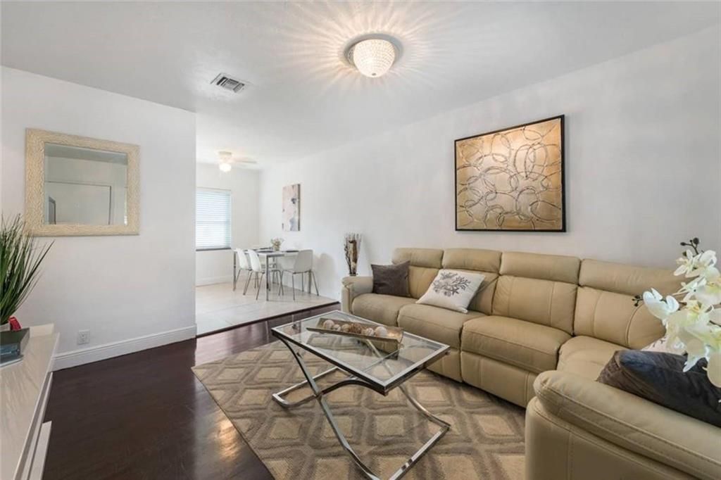 Photo of 801 NE 19th Avenue #B, Fort Lauderdale, FL 33304 (MLS # B26003472)