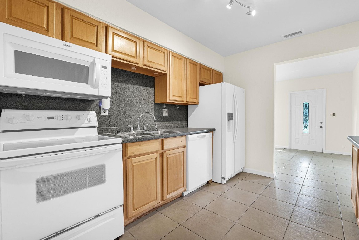 NORTH ANDREWS GARDENS 2ND - Residential Lease