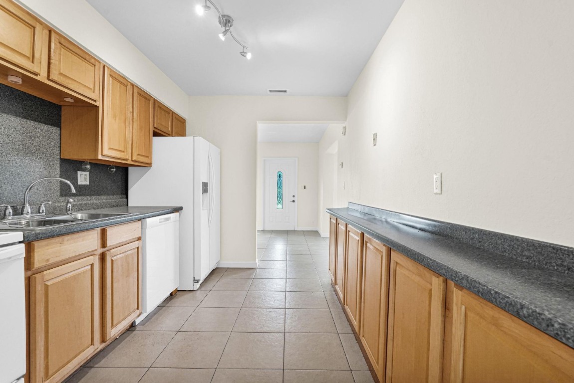 NORTH ANDREWS GARDENS 2ND - Residential Lease