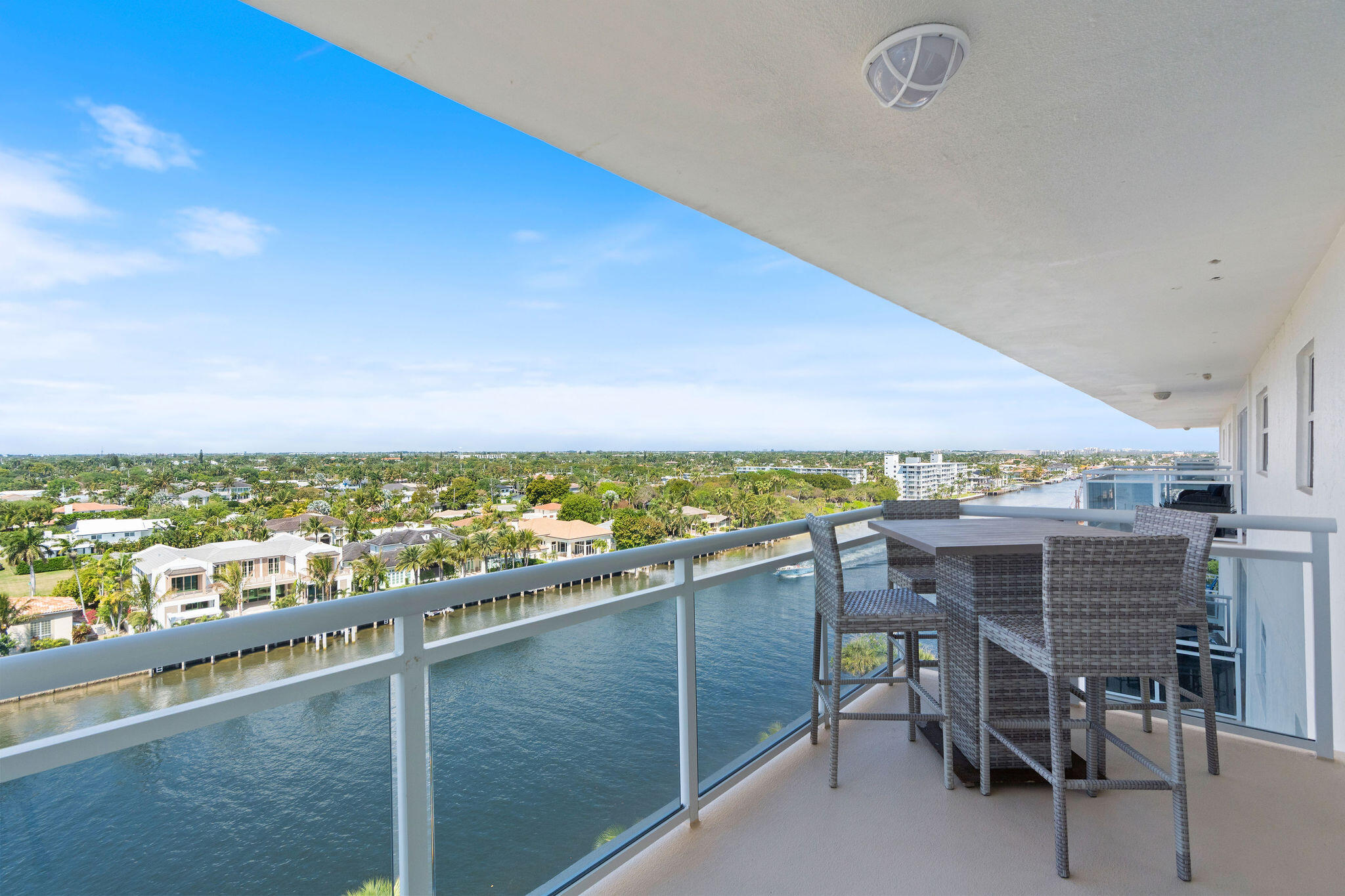 1160 Hillsboro Mile 904