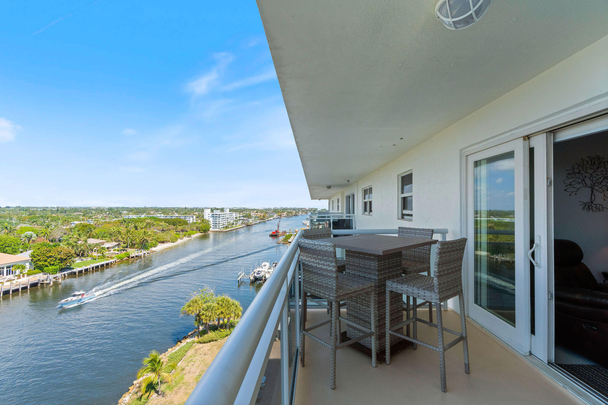 1160 Hillsboro Mile 904