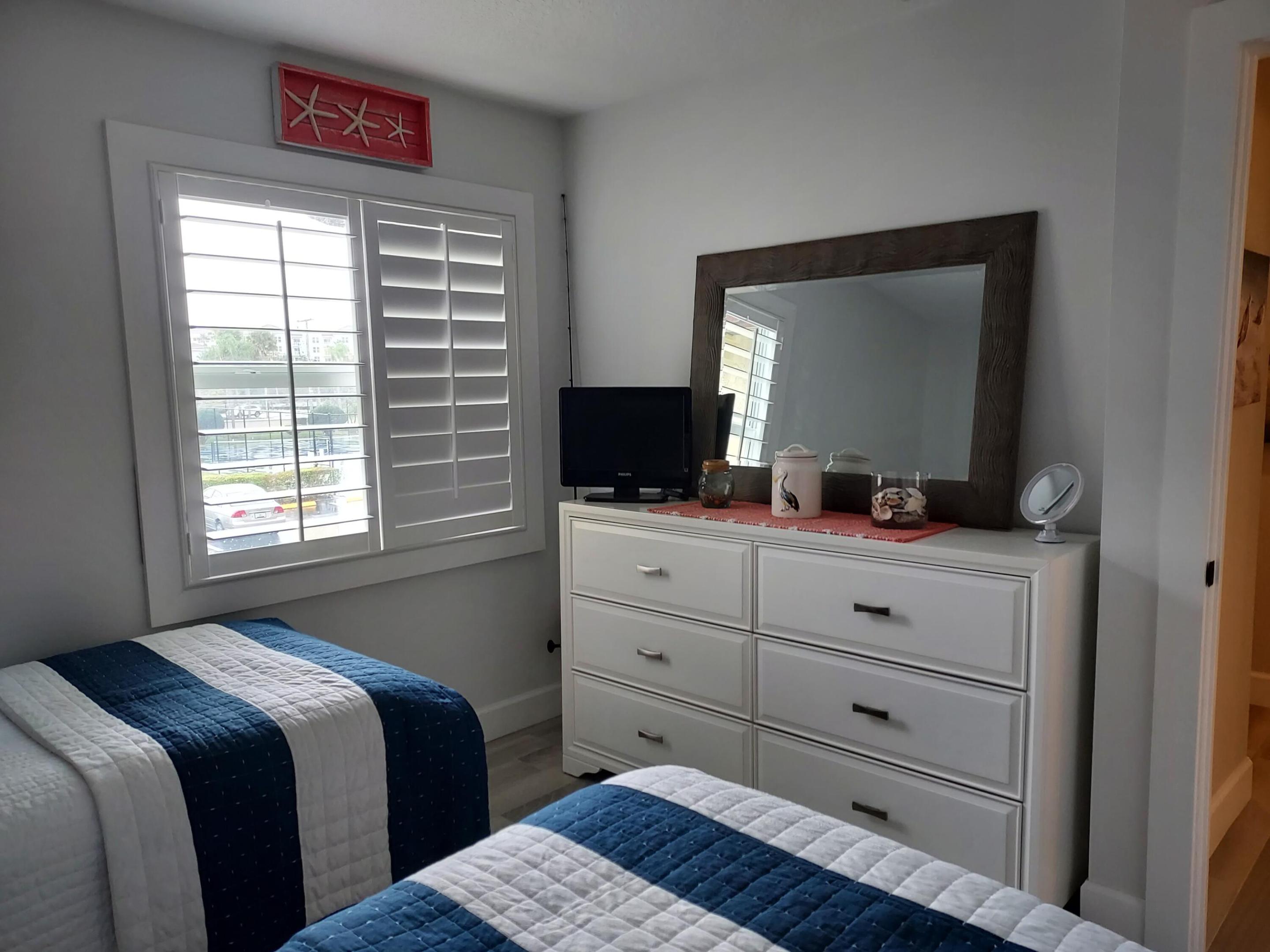 VILLAS ON THE GREEN CONDO - Residential Lease