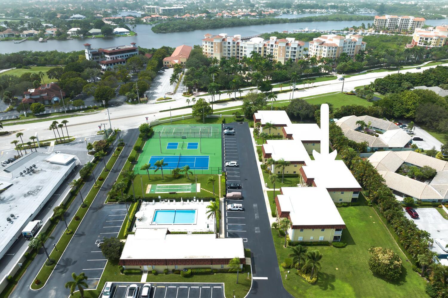 VILLAS ON THE GREEN CONDO - Residential Lease