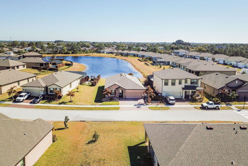 Photo of 6560 Canterbridge Drive, Vero Beach, FL 32967 (MLS # R11162886)