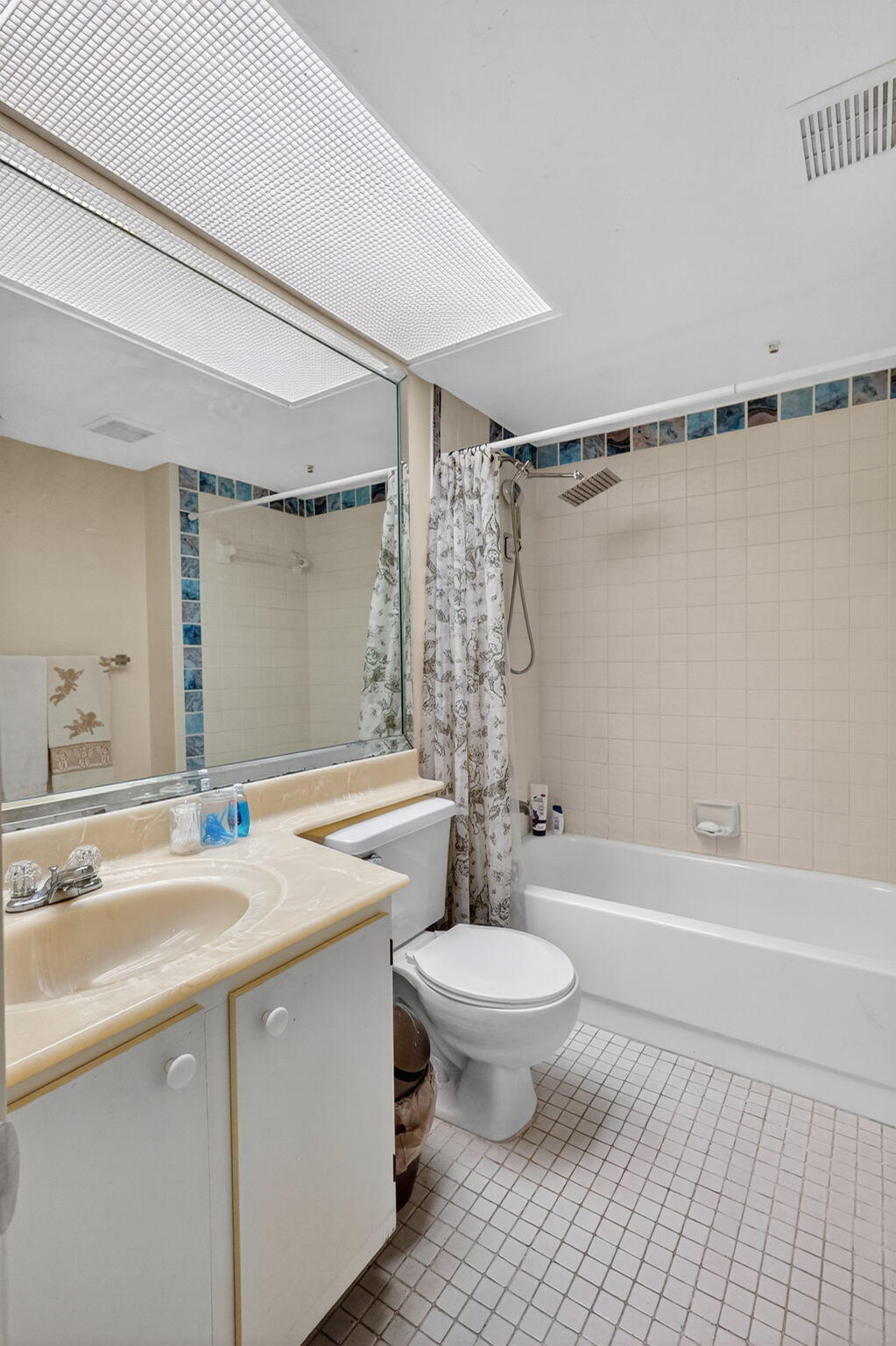 CAMBRIDGE AT CENTURY - Residential