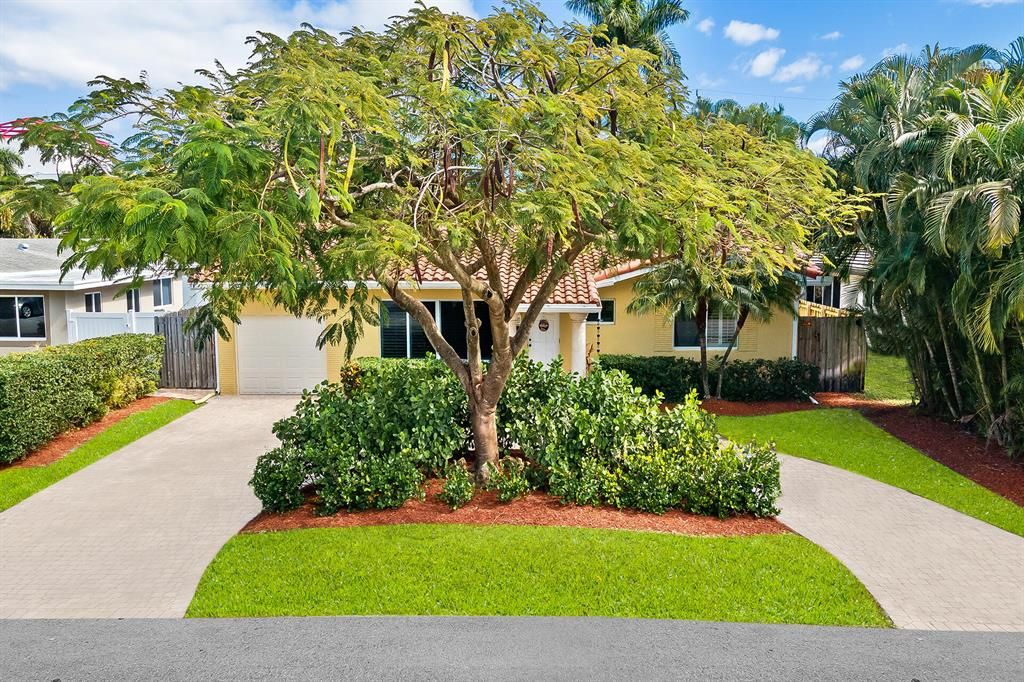 Photo of 3418 NE 19th Av Avenue, Oakland Park, FL 33306 (MLS # R10858095)