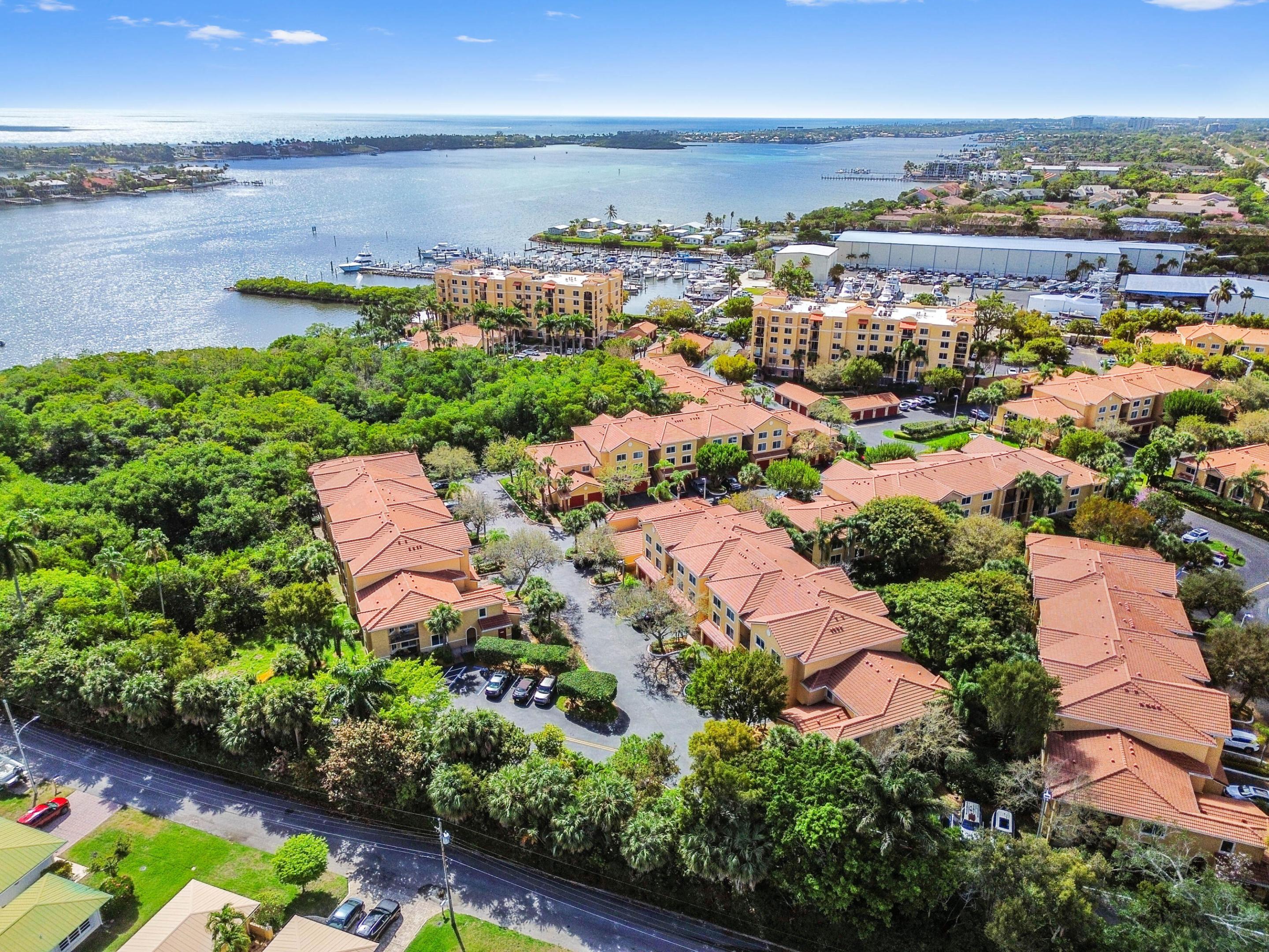 HYPOLUXOS MARINERS CAY CONDO - Residential