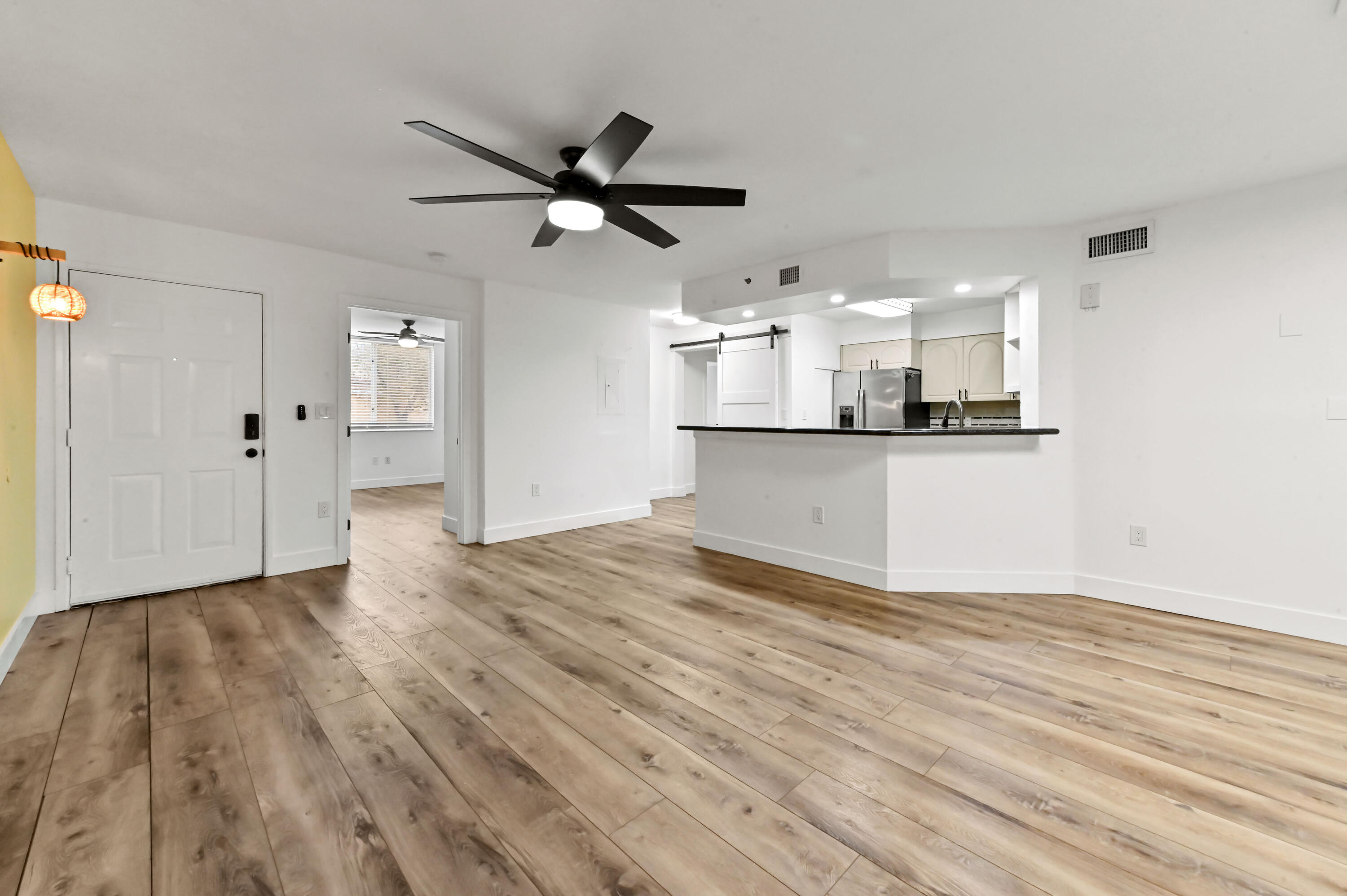 HYPOLUXOS MARINERS CAY CONDO - Residential