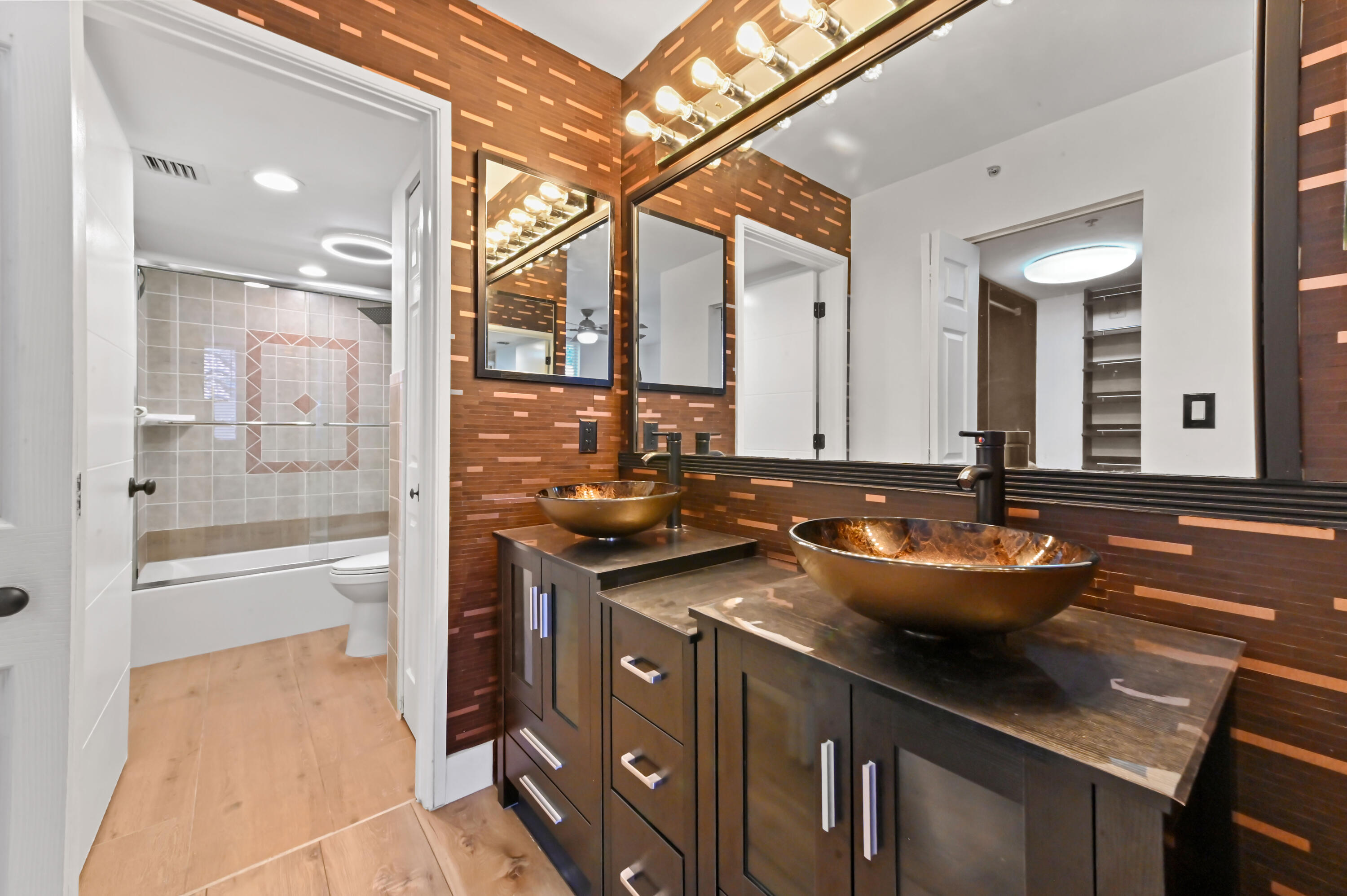 HYPOLUXOS MARINERS CAY CONDO - Residential