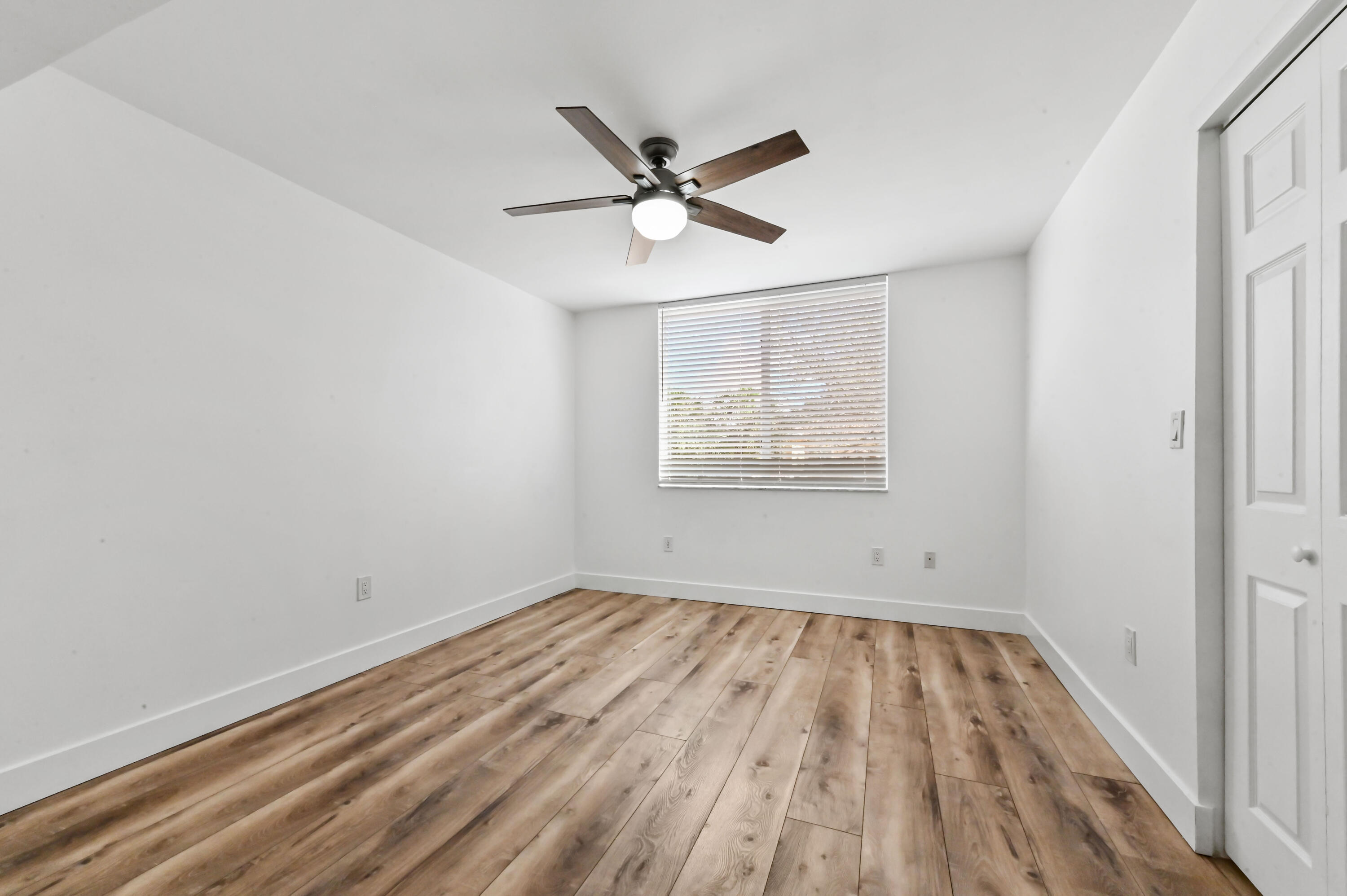 HYPOLUXOS MARINERS CAY CONDO - Residential