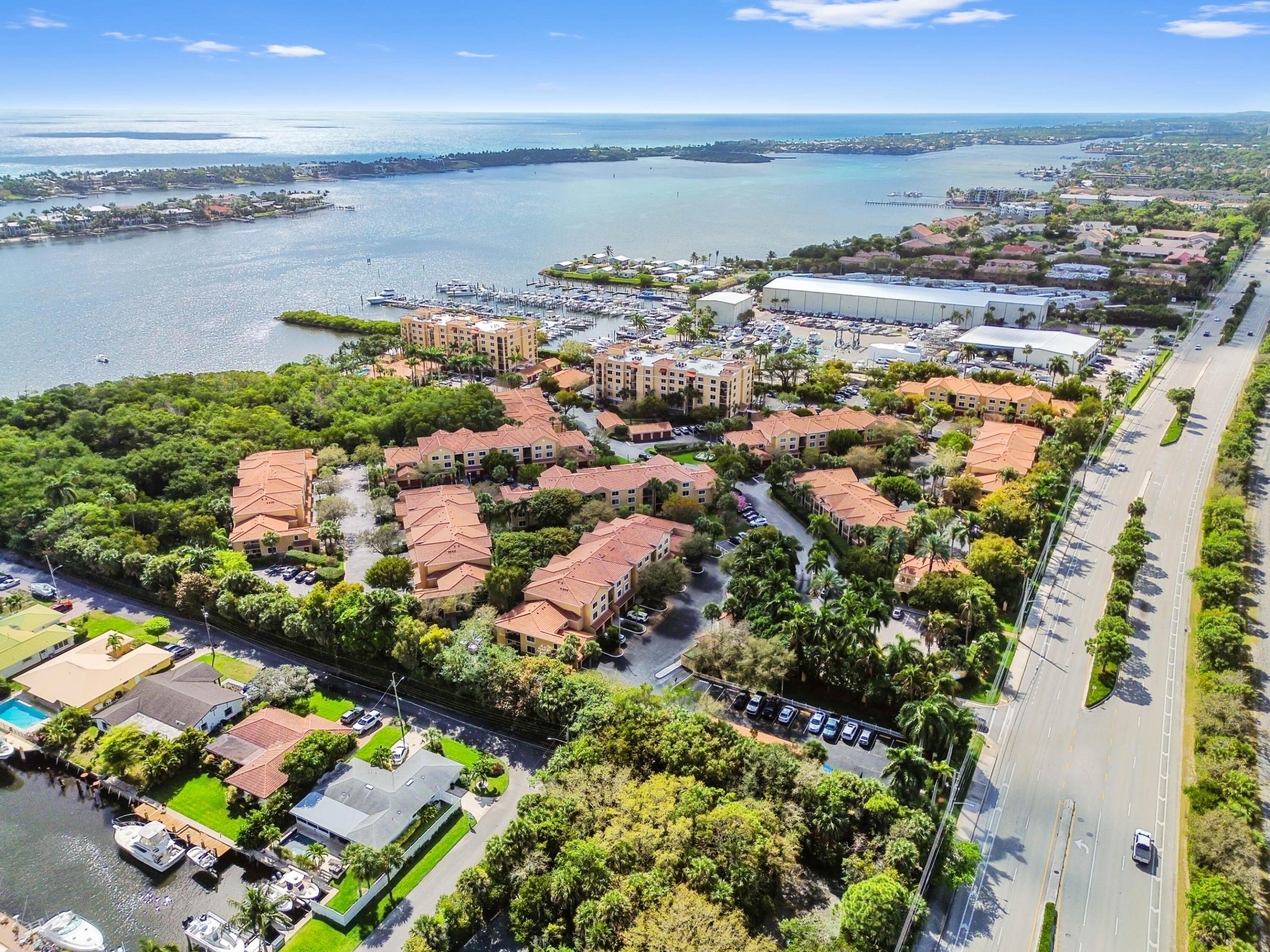 HYPOLUXOS MARINERS CAY CONDO - Residential