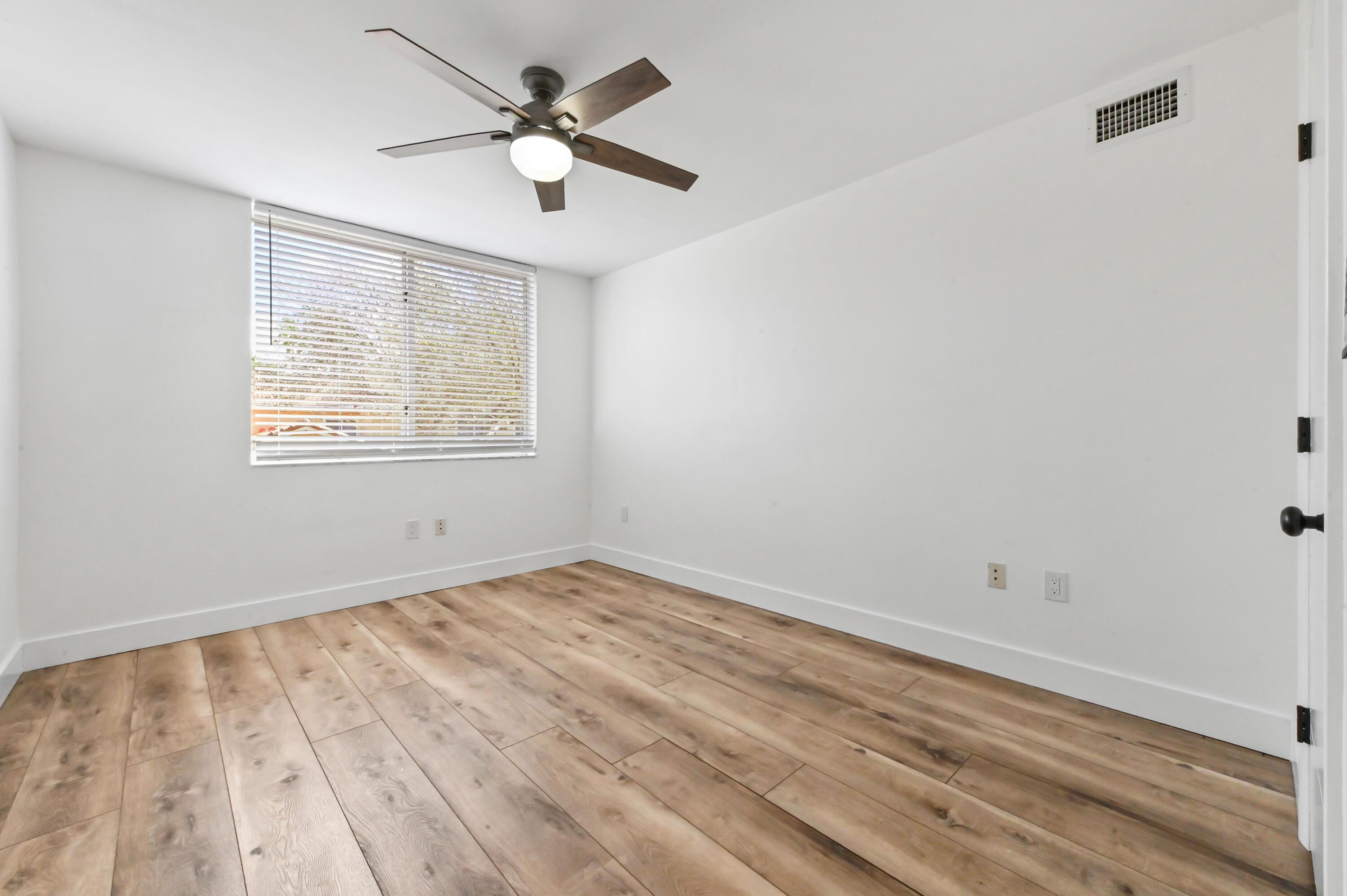 HYPOLUXOS MARINERS CAY CONDO - Residential