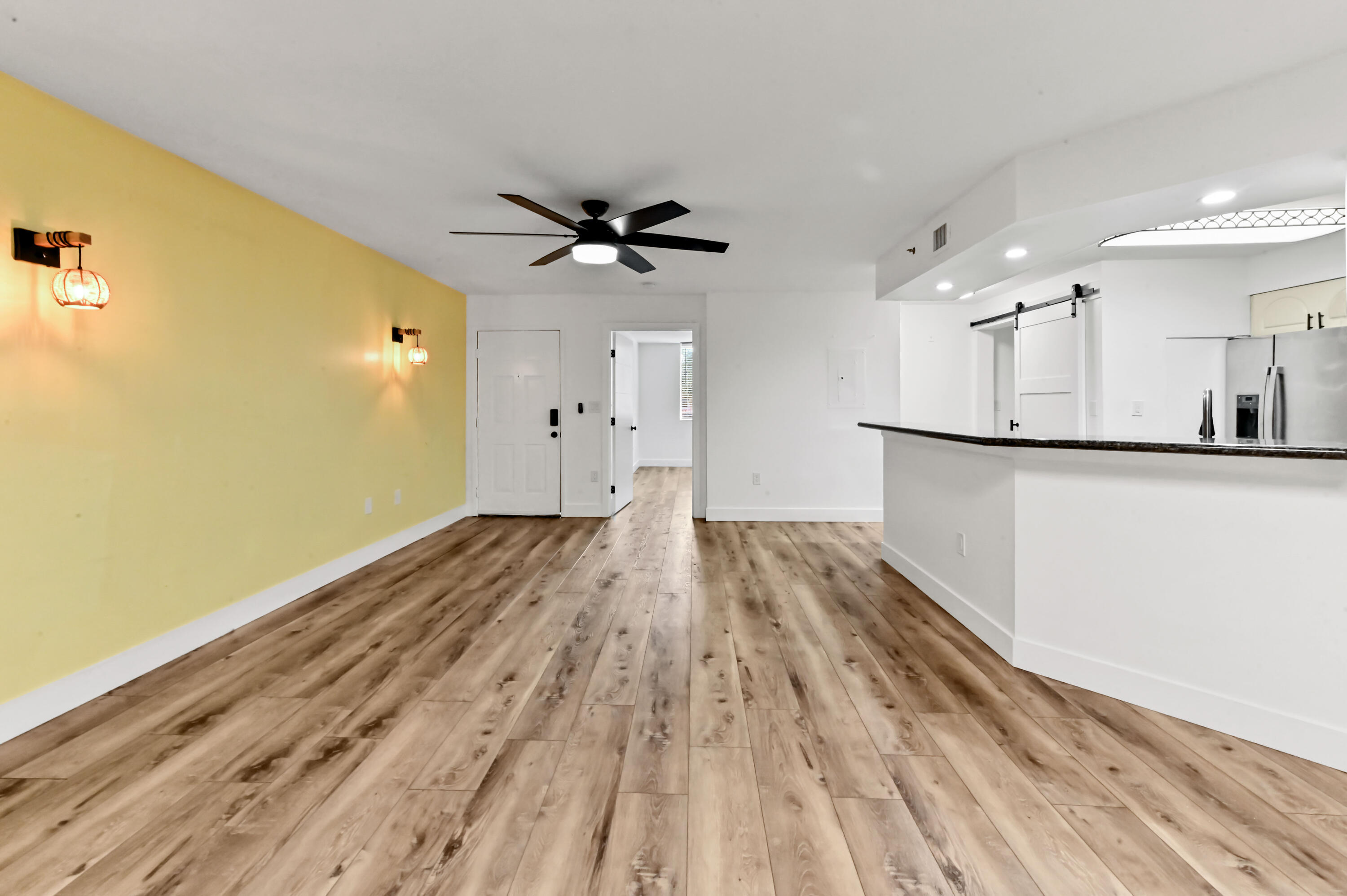 HYPOLUXOS MARINERS CAY CONDO - Residential