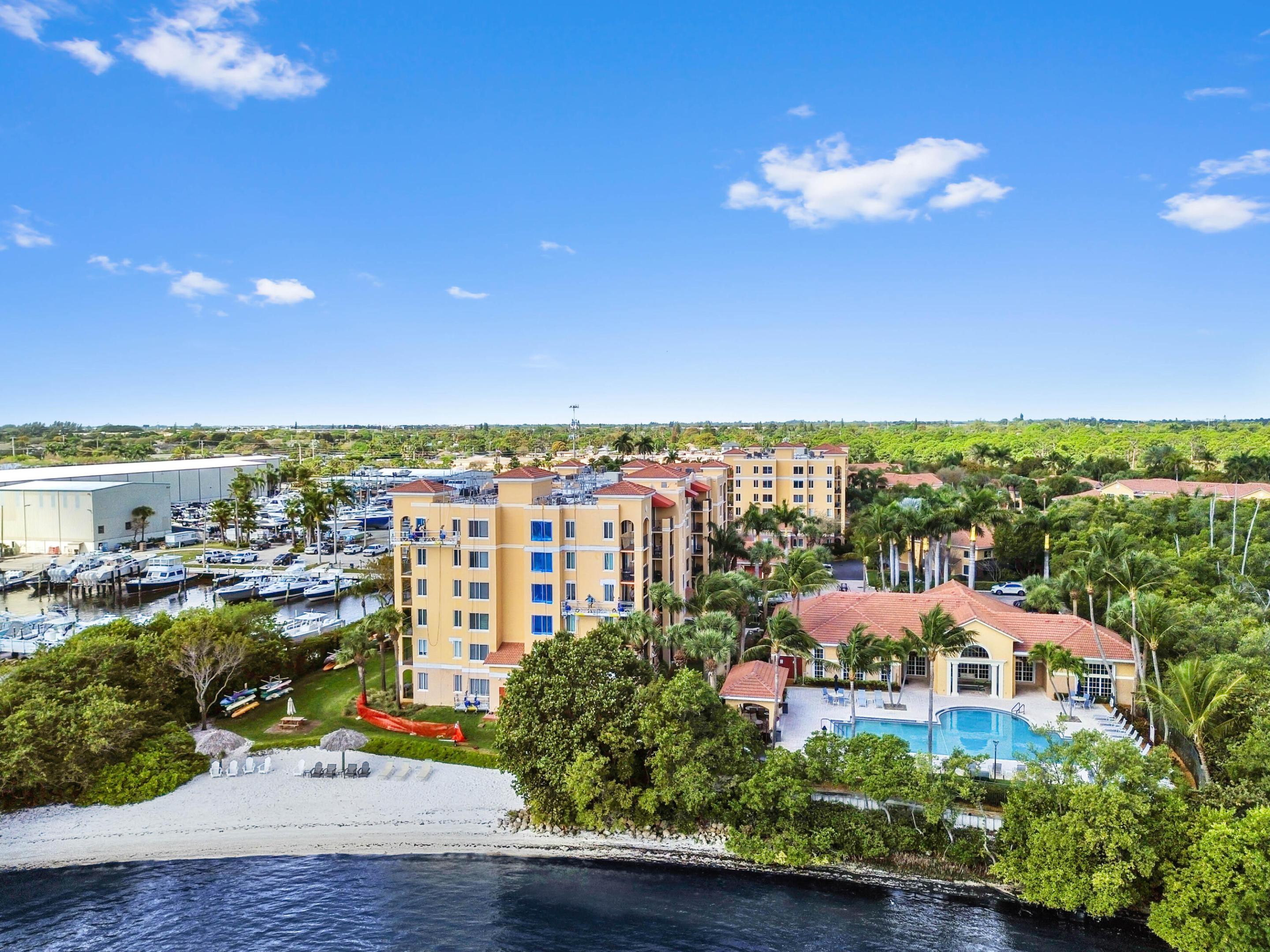 HYPOLUXOS MARINERS CAY CONDO - Residential