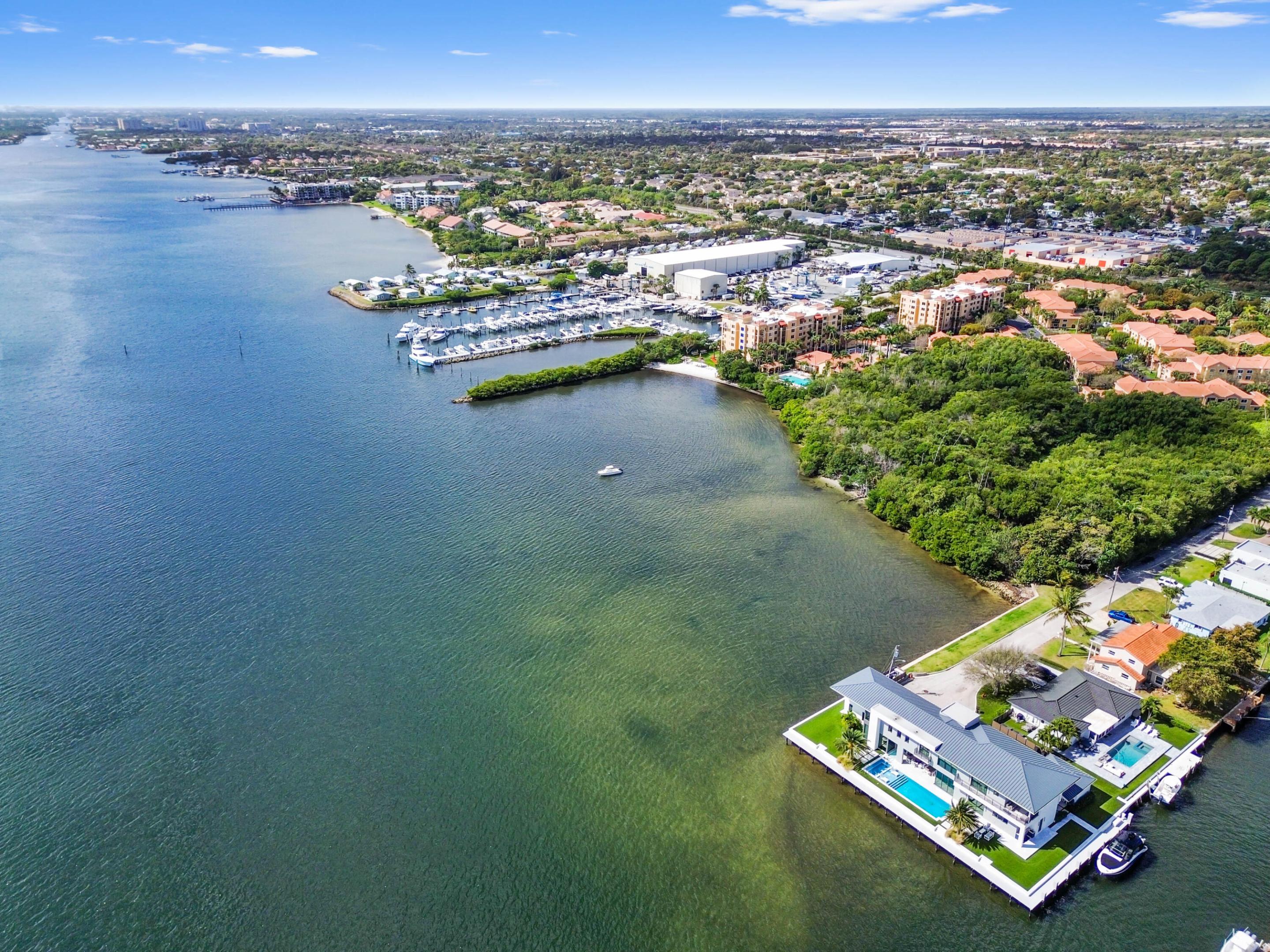 HYPOLUXOS MARINERS CAY CONDO - Residential