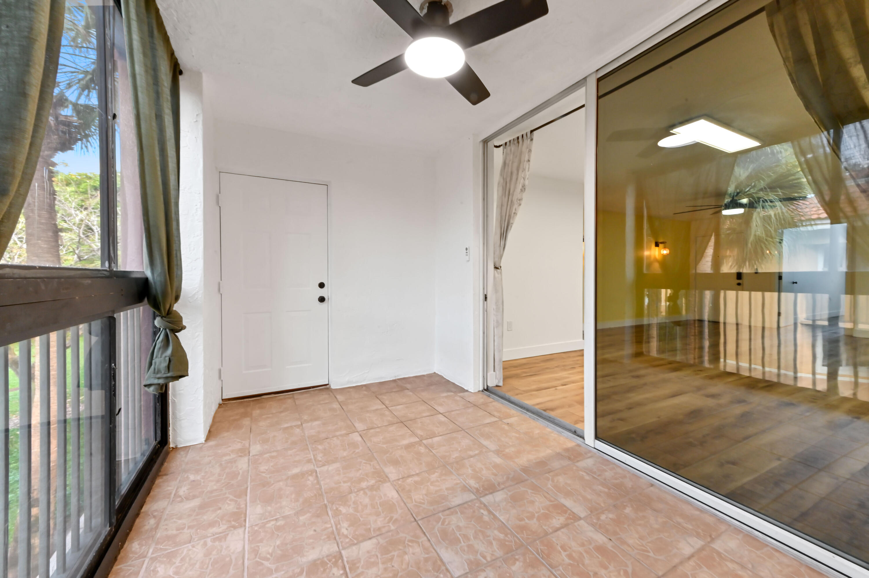 HYPOLUXOS MARINERS CAY CONDO - Residential