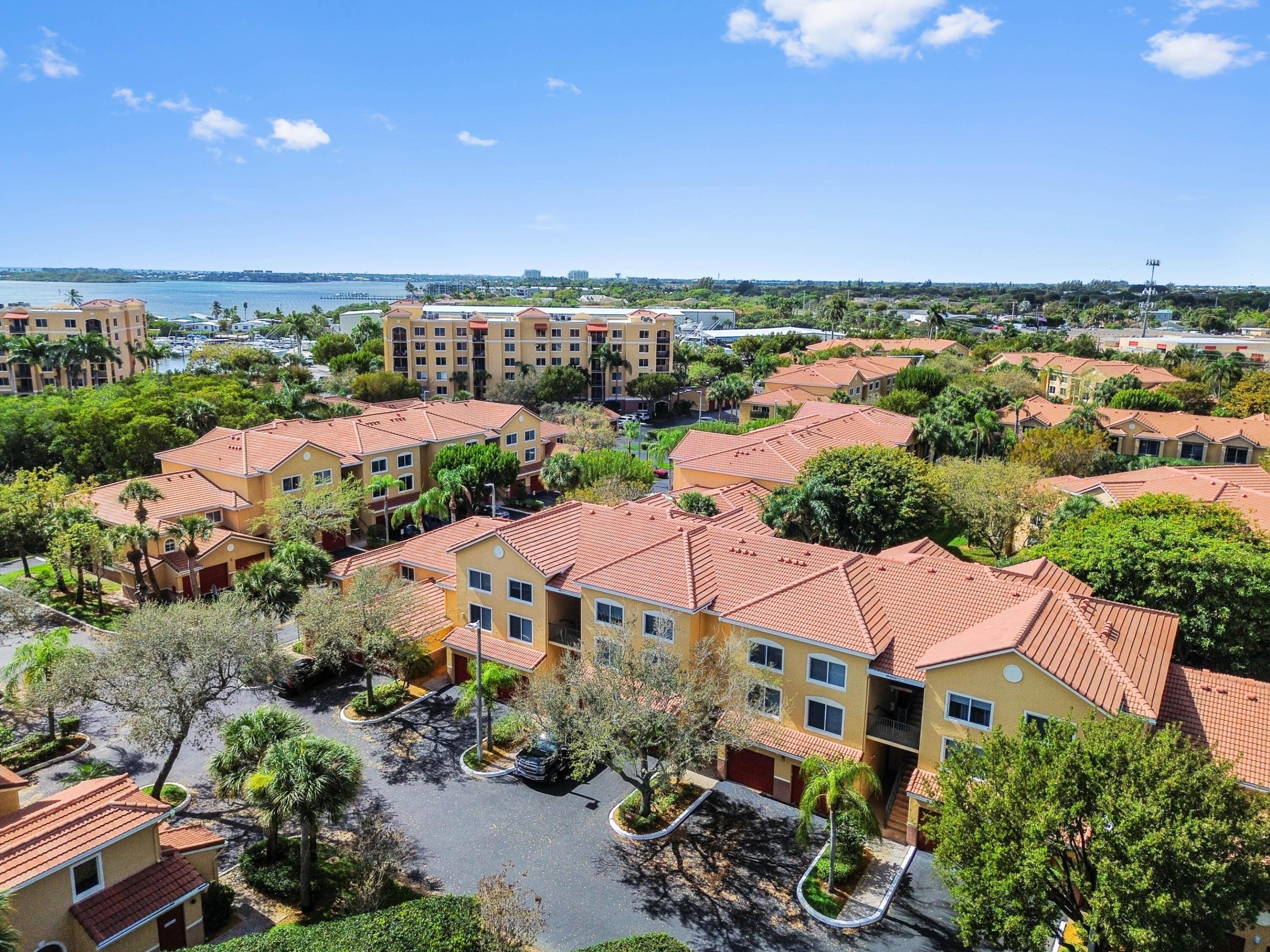 HYPOLUXOS MARINERS CAY CONDO - Residential