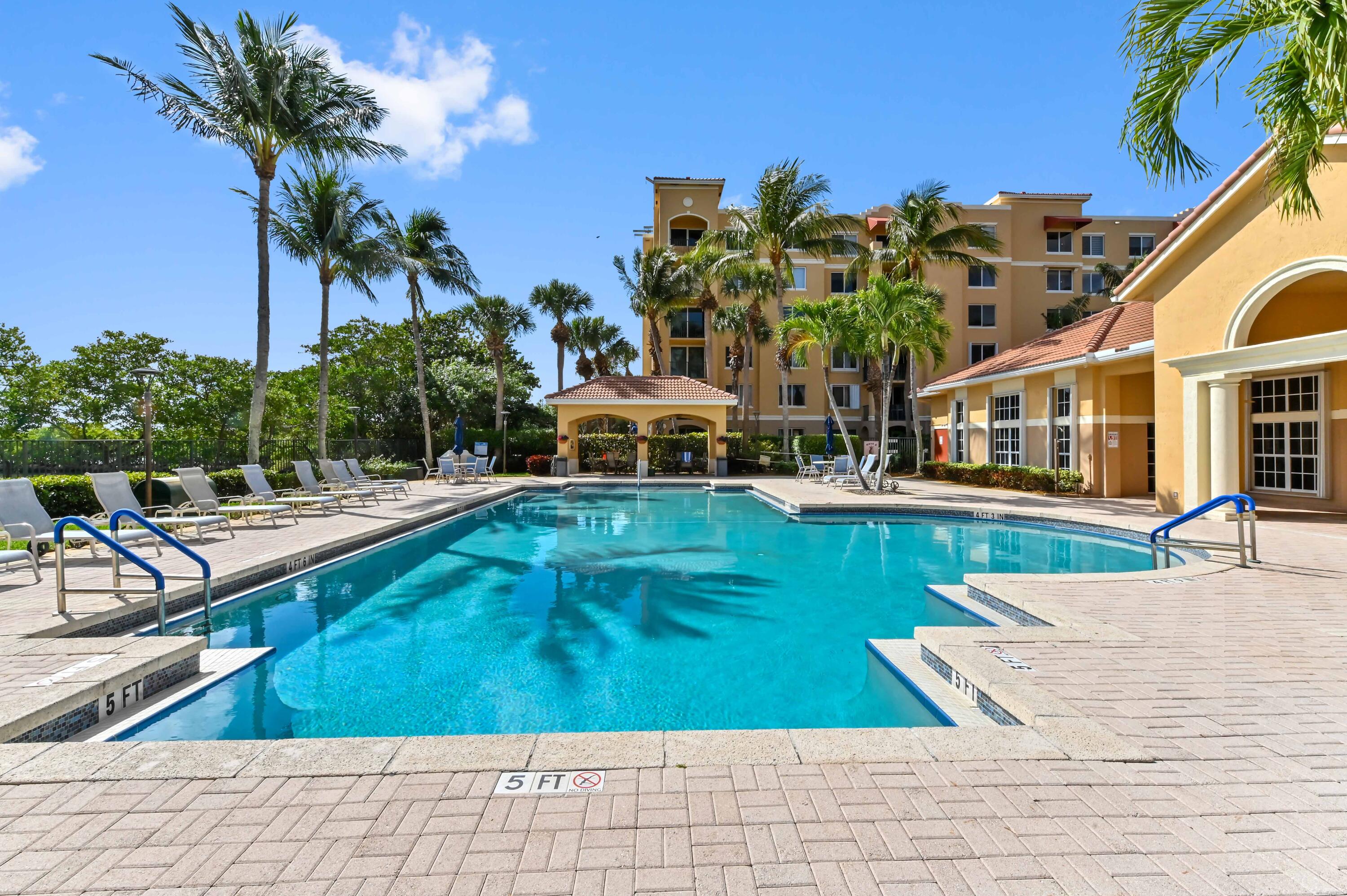 HYPOLUXOS MARINERS CAY CONDO - Residential