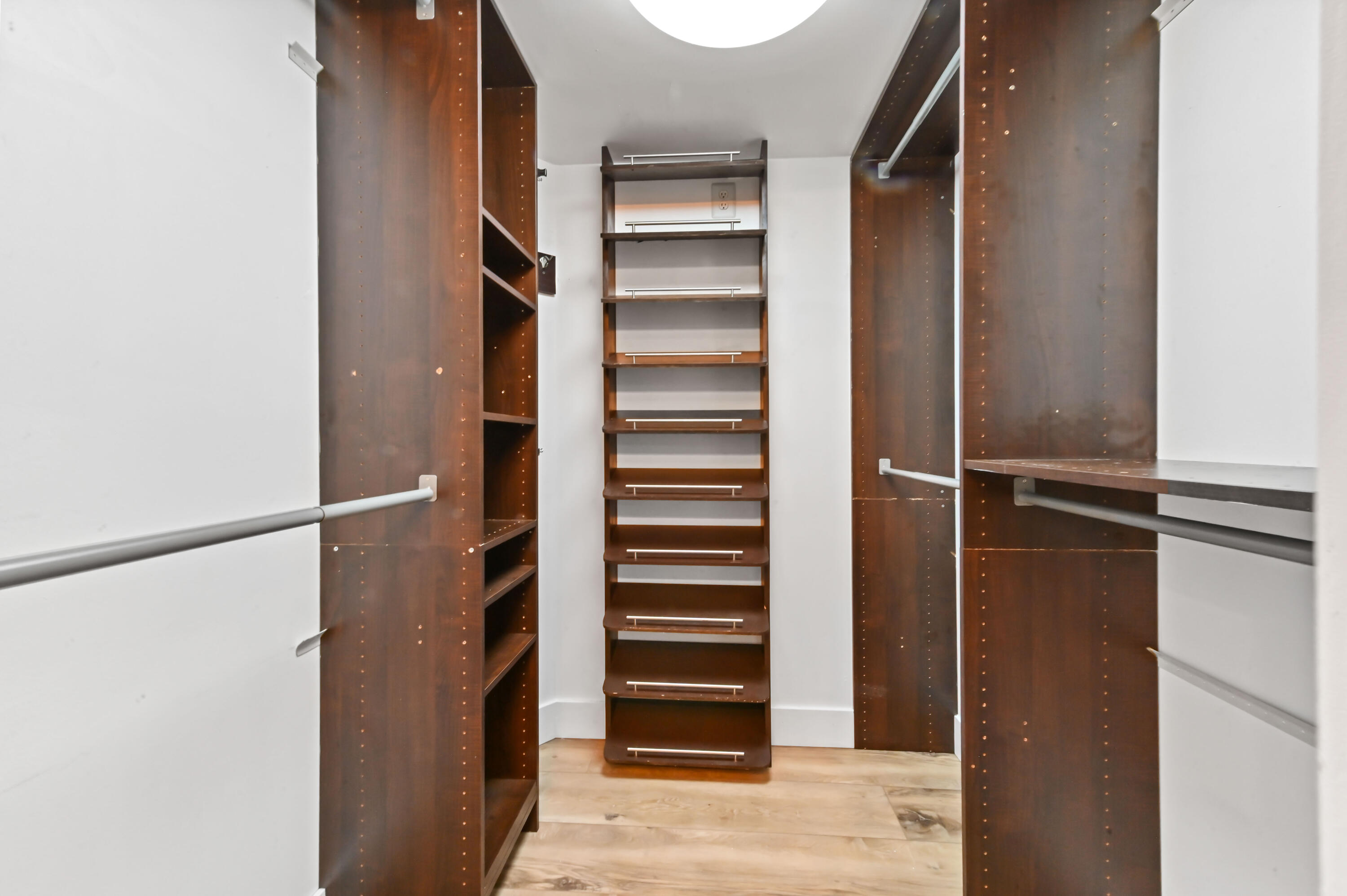 HYPOLUXOS MARINERS CAY CONDO - Residential