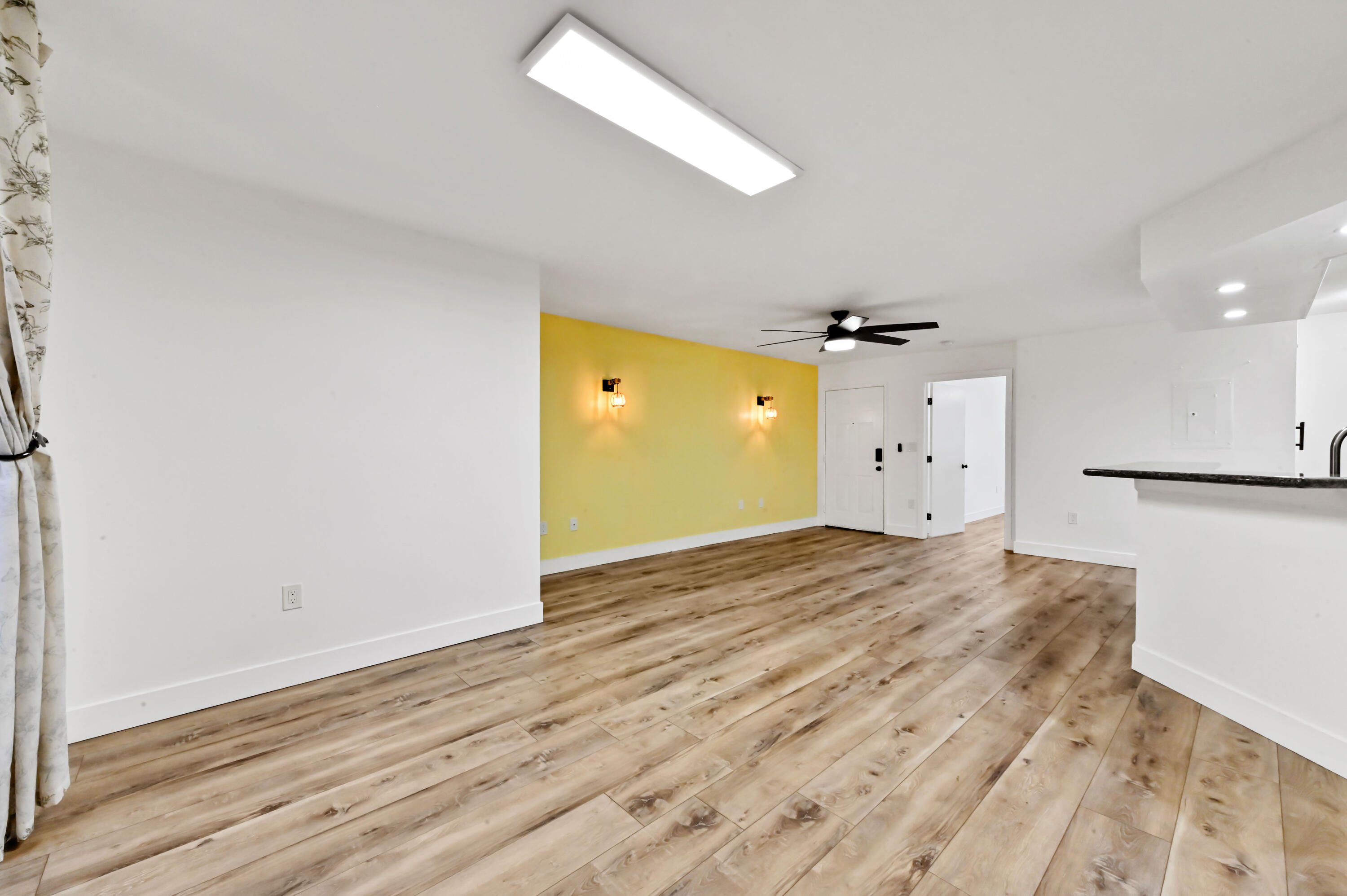 HYPOLUXOS MARINERS CAY CONDO - Residential