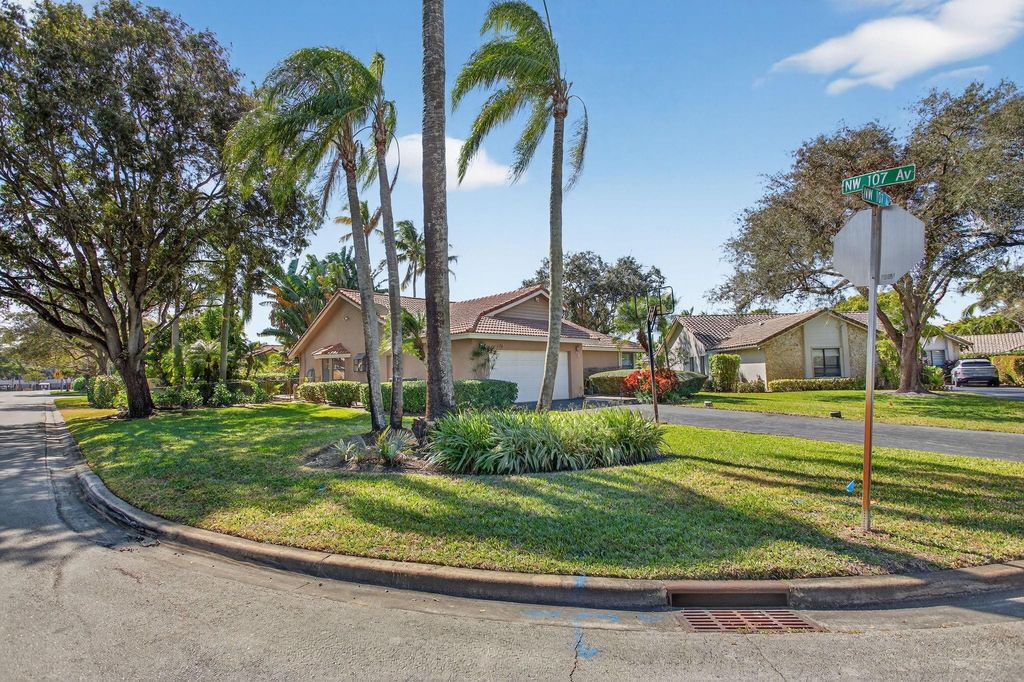 Photo of 274 NW 107th Avenue, Coral Springs, FL 33071 (MLS # F10552006)