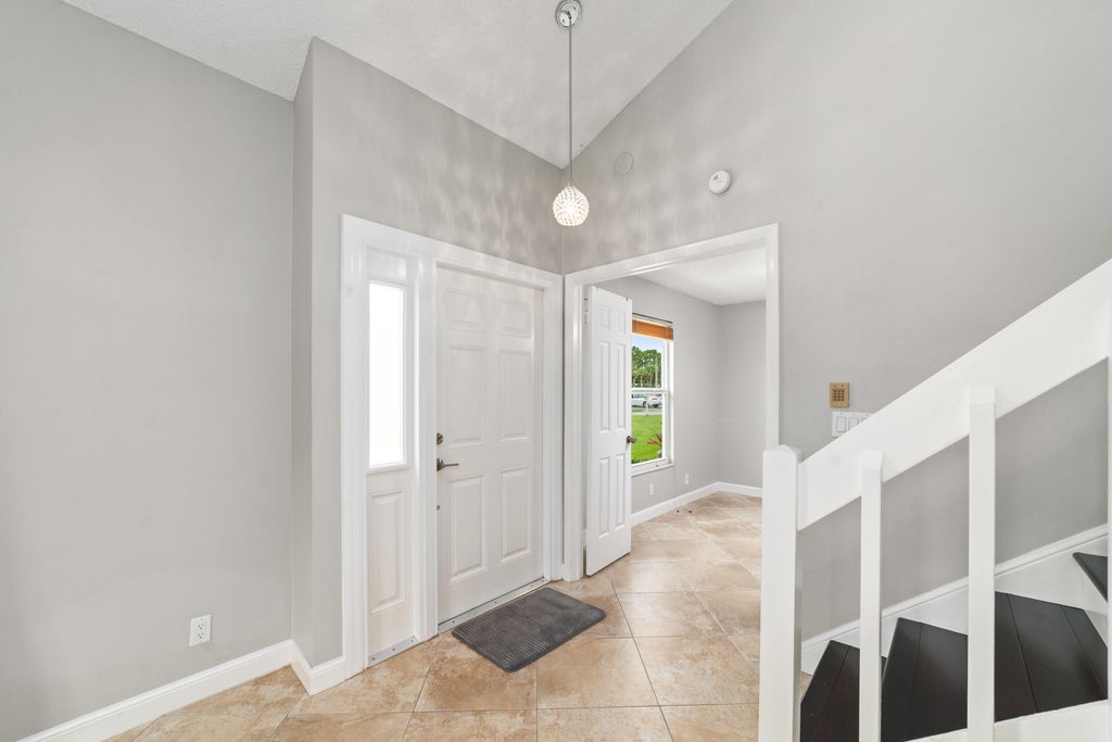 Photo of 333 Maplecrest Circle, Jupiter, FL 33458 (MLS # R11004269)